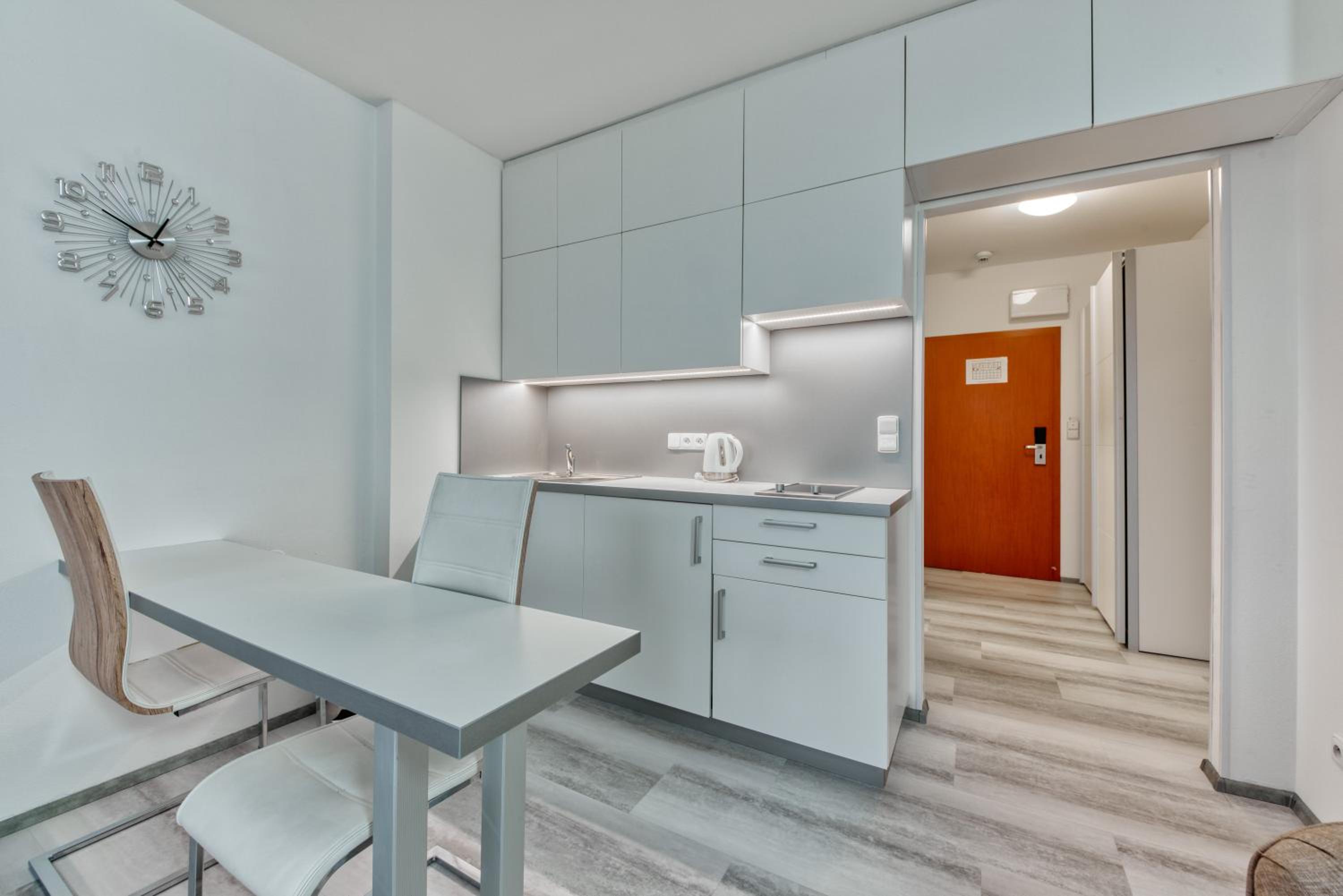 Apartment with Terrace - Photo 13