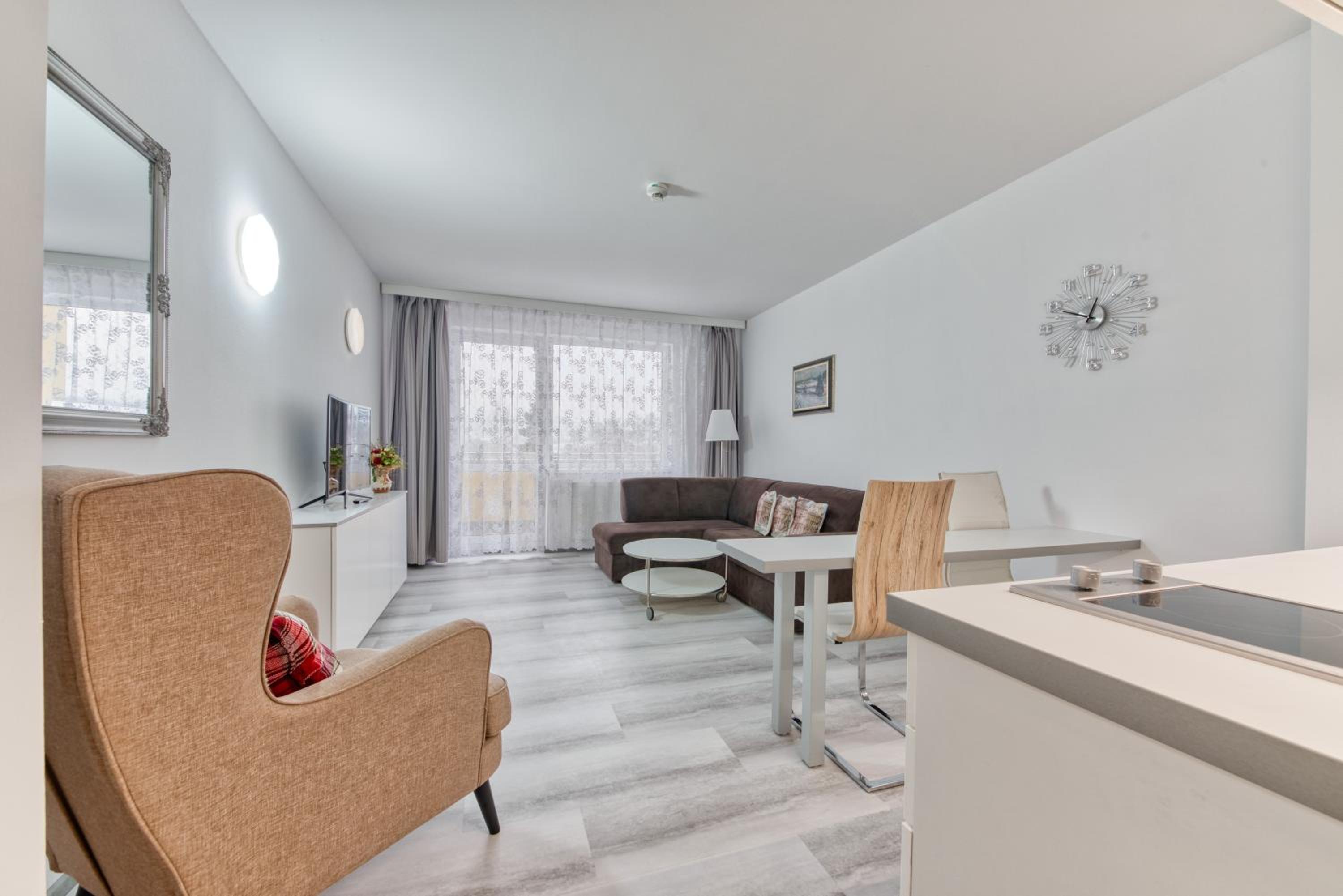 Apartment with Terrace - Photo 4