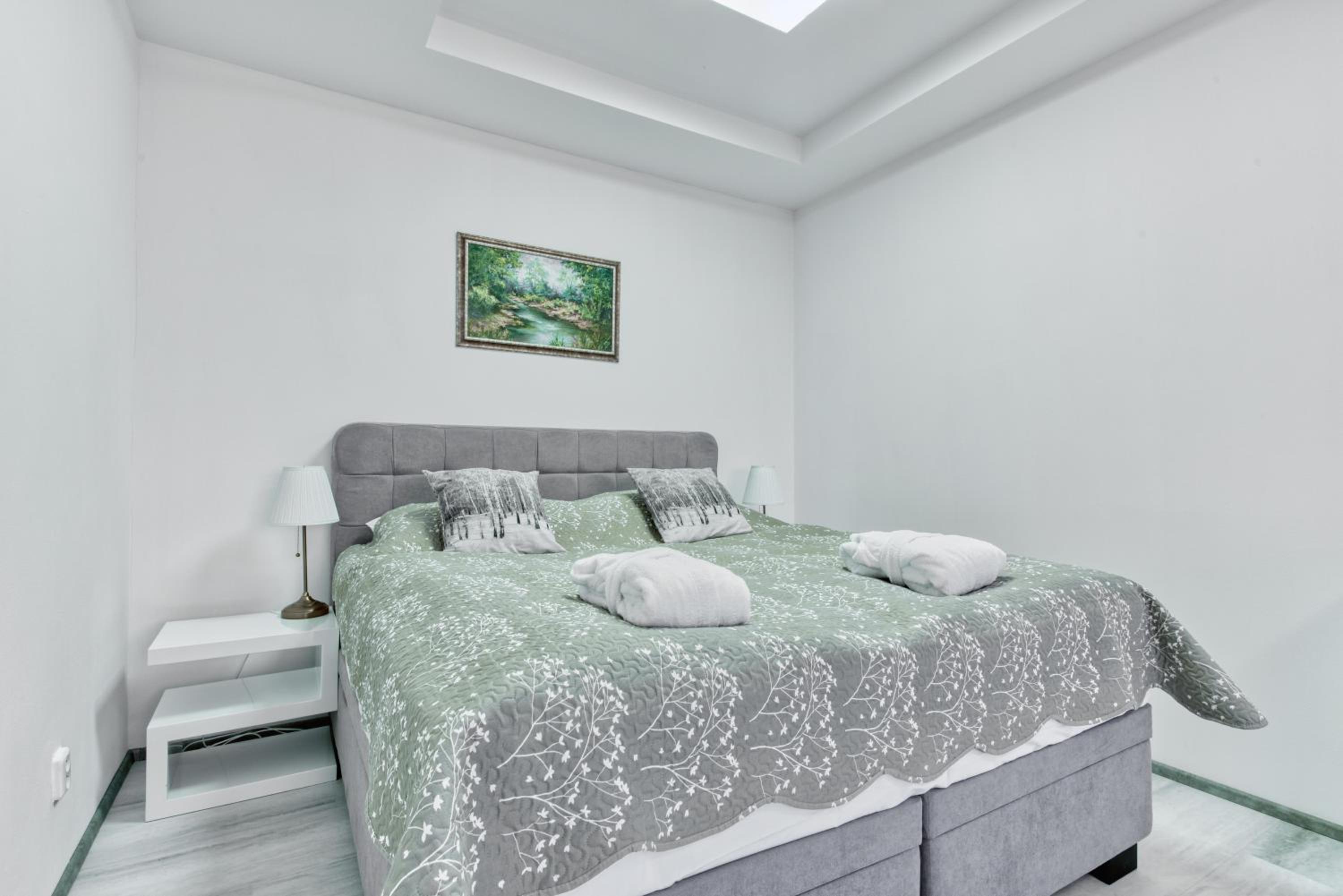 Apartment with Terrace - Photo 10
