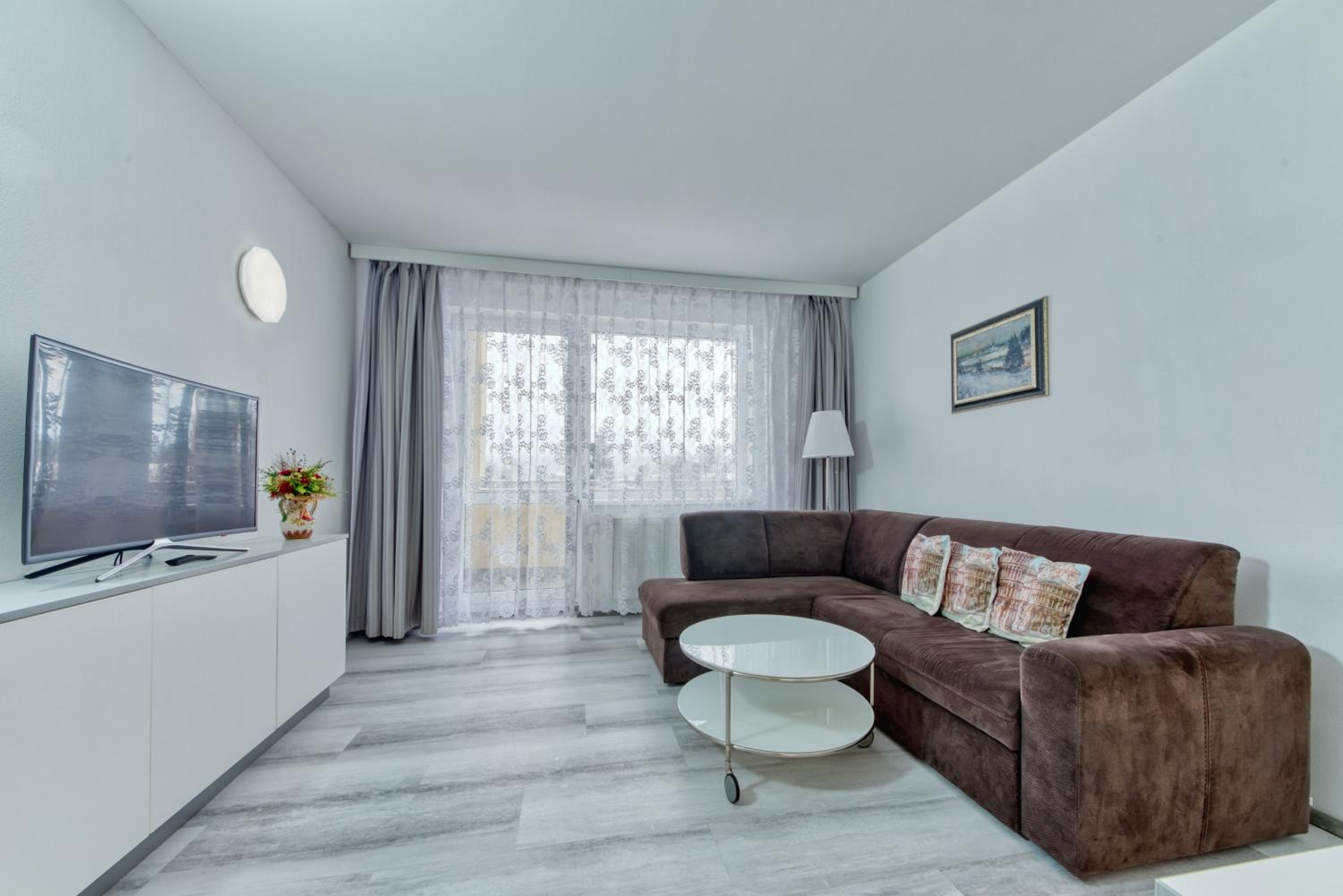 Apartment with Terrace - Photo 9
