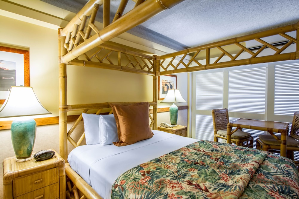 Room, 1 Queen Bed, City View - Photo 6