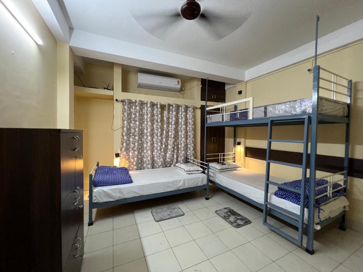 8-Bed Mixed Dormitory Room photo 1