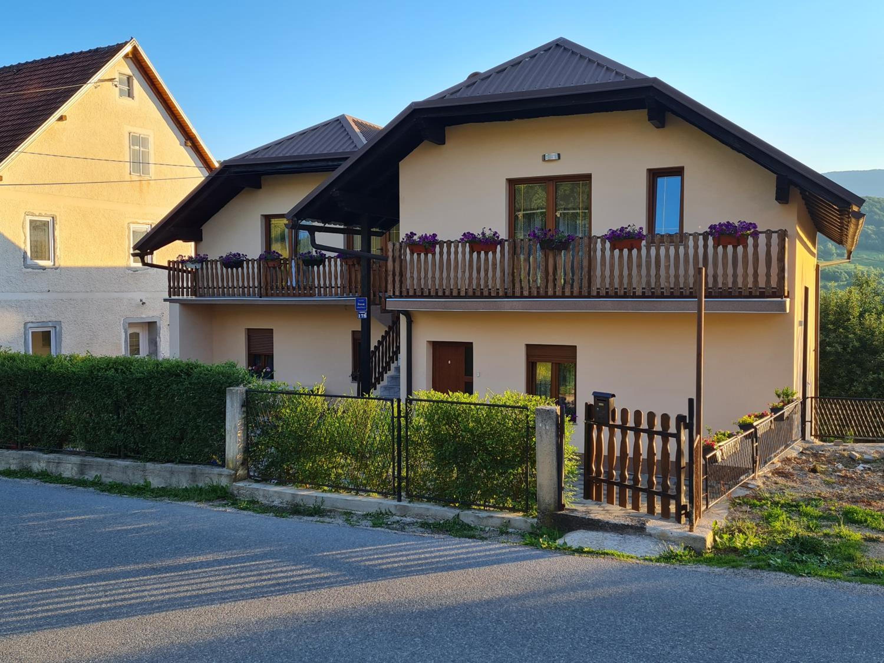 Apartment with Terrace - Photo 24