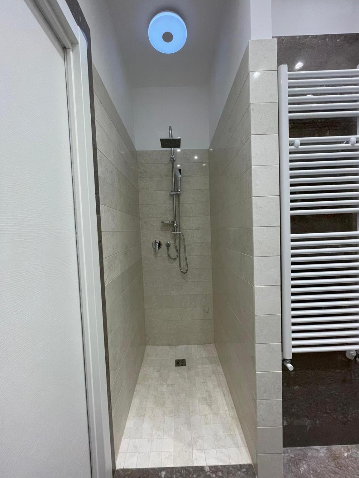 Deluxe Suite with Spa Bath photo 3