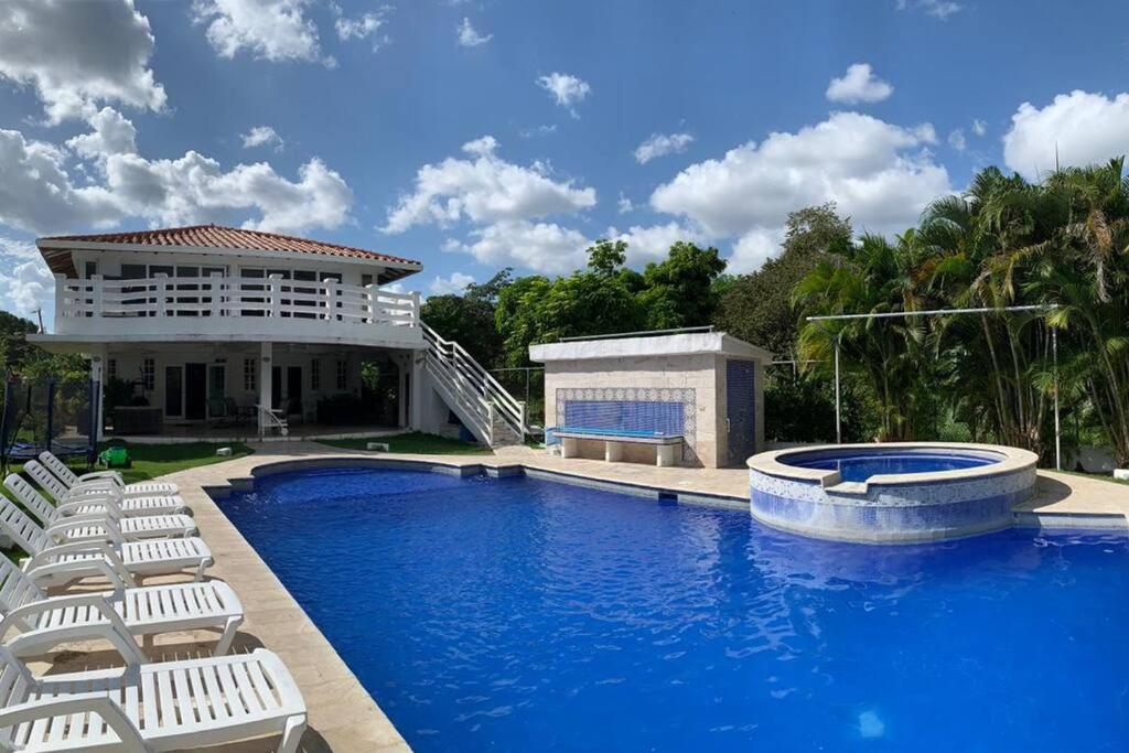 Villa photo 3