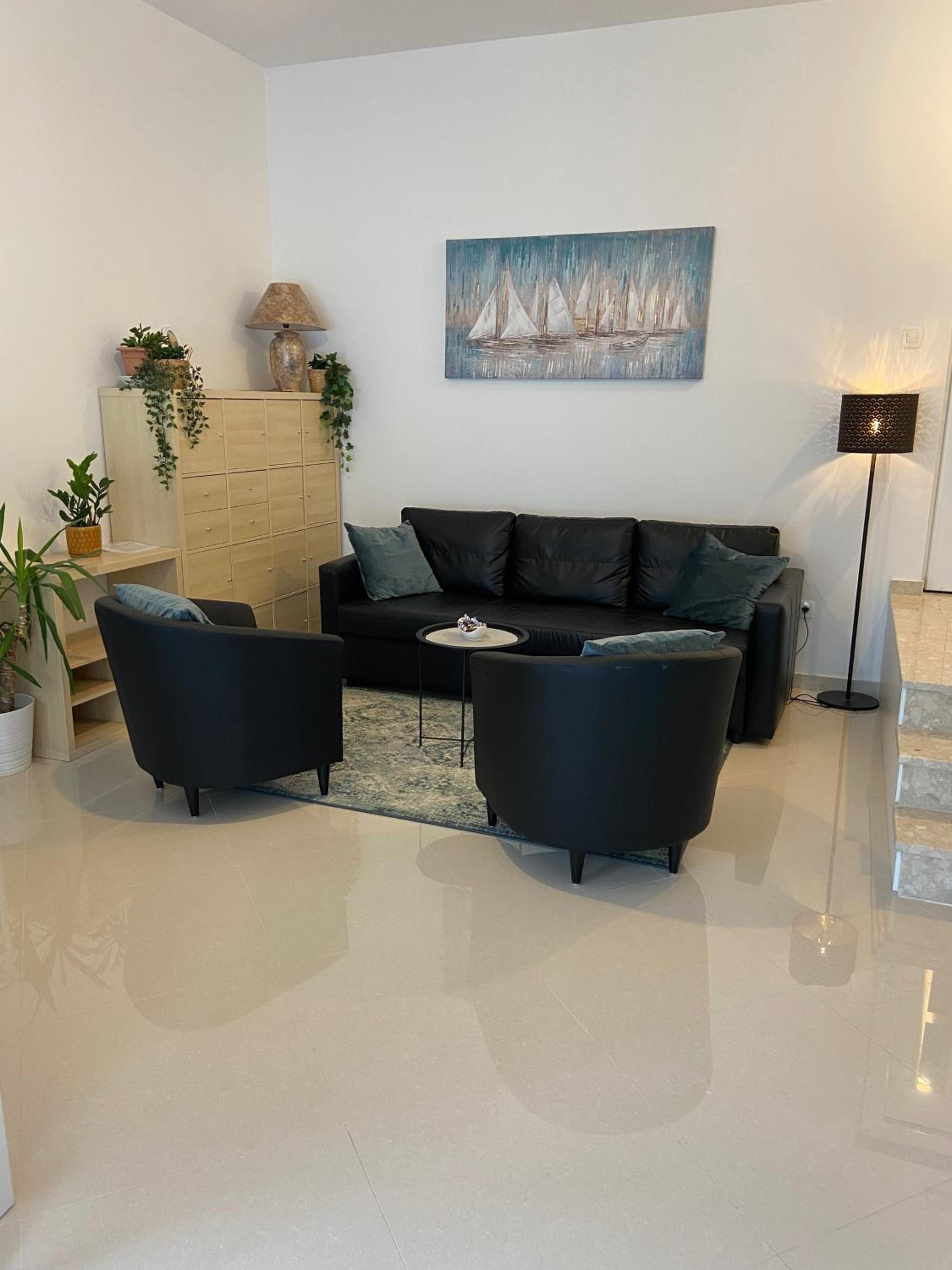 One-Bedroom Apartment - Photo 3