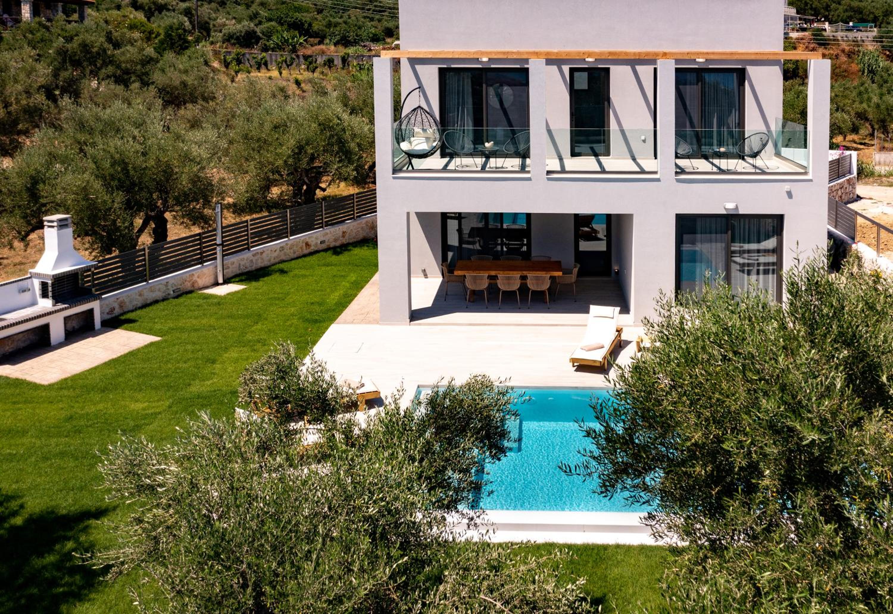 Three-Bedroom Villa photo 2