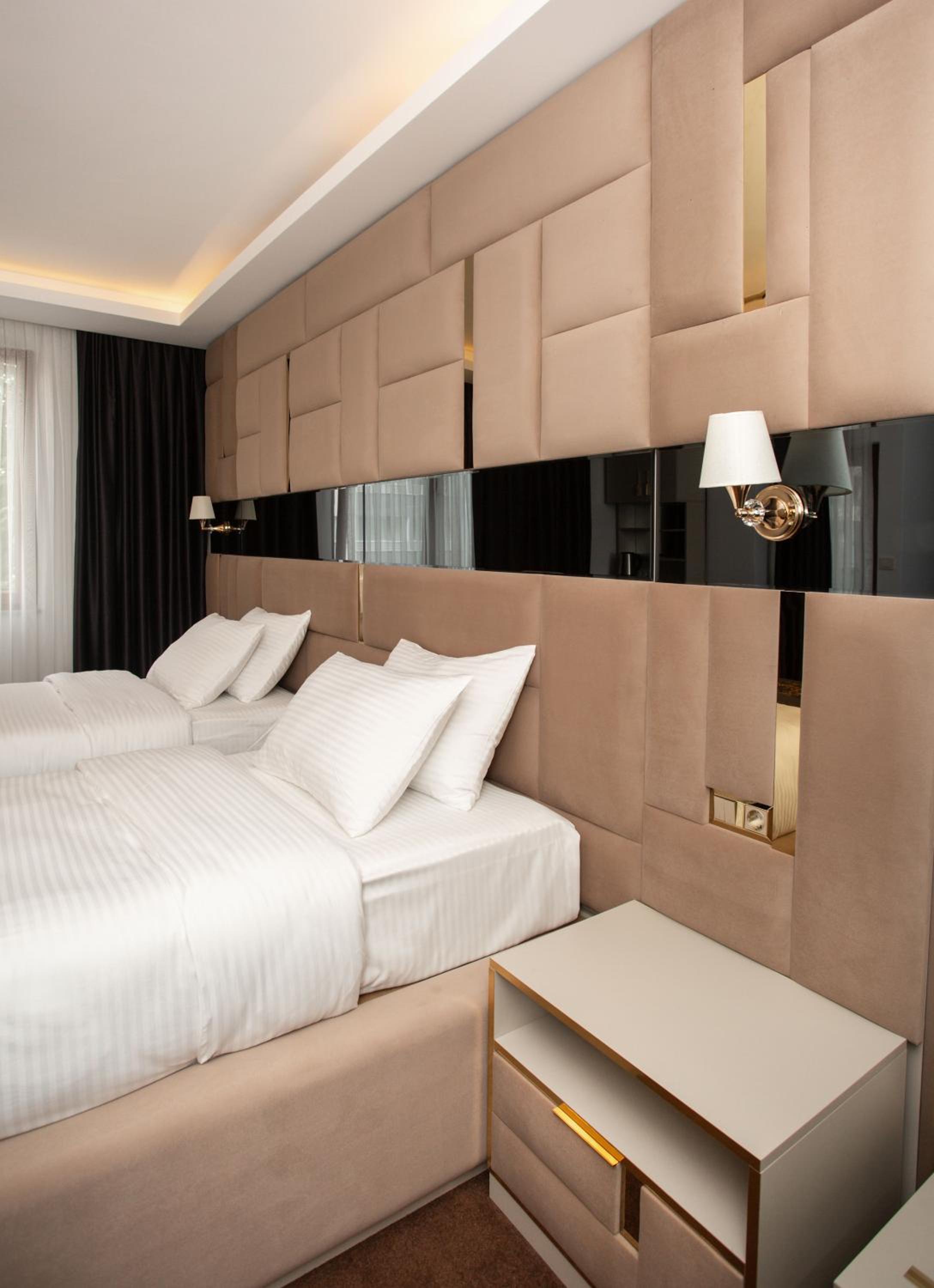 Deluxe Twin Room with Sea View - Photo 4