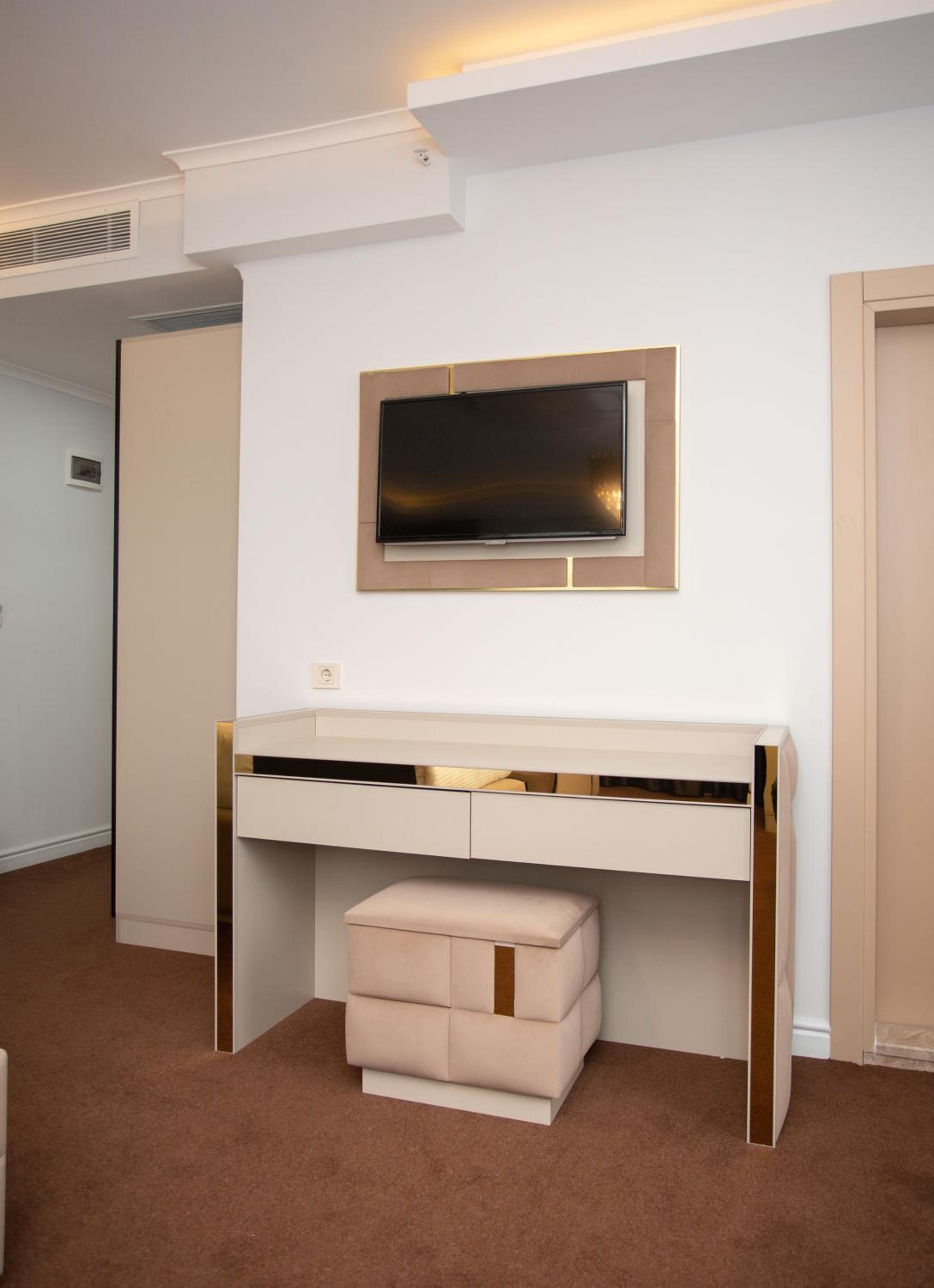 Deluxe Double Room with Sea View - Photo 4