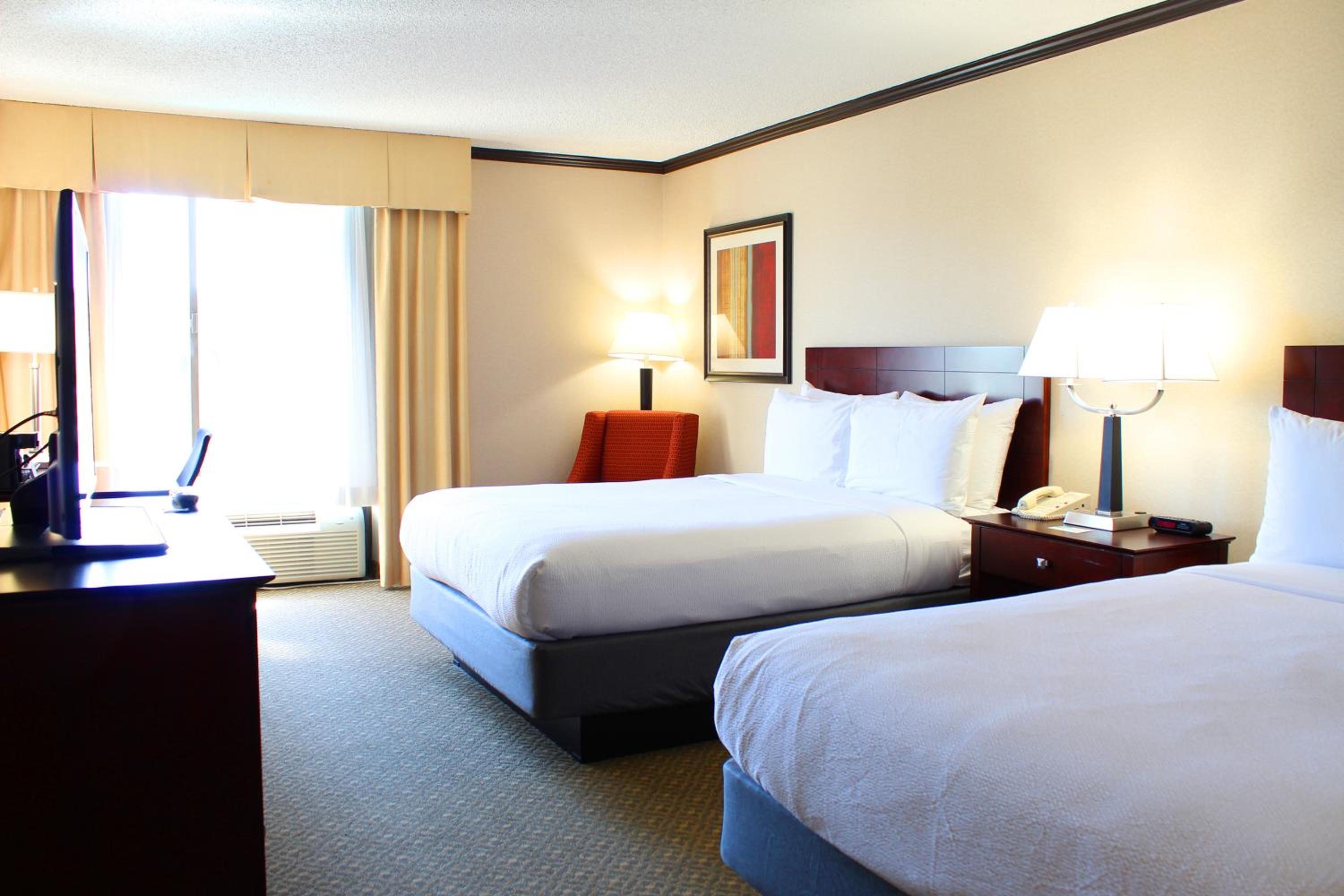 2 Queen Beds, Pool View - Photo 3