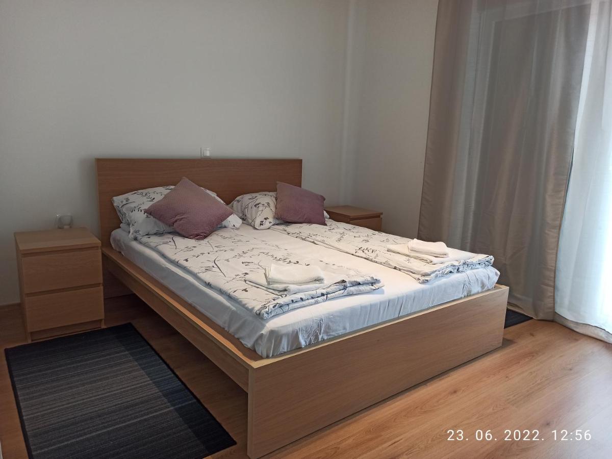 Queen Room with Pool View - Photo 4