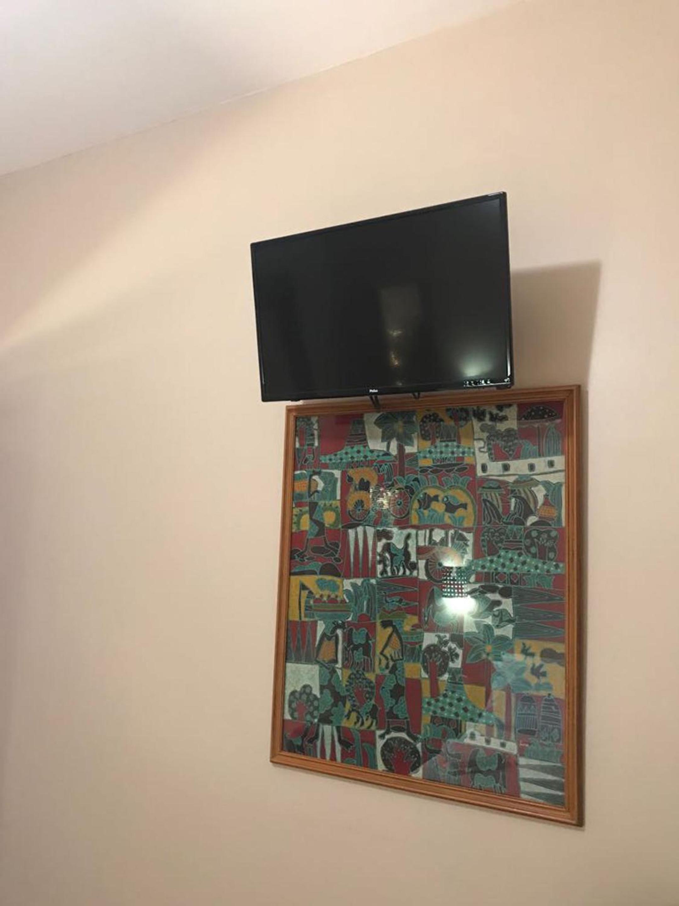 Standard Twin Room with Air Conditioning - Photo 4