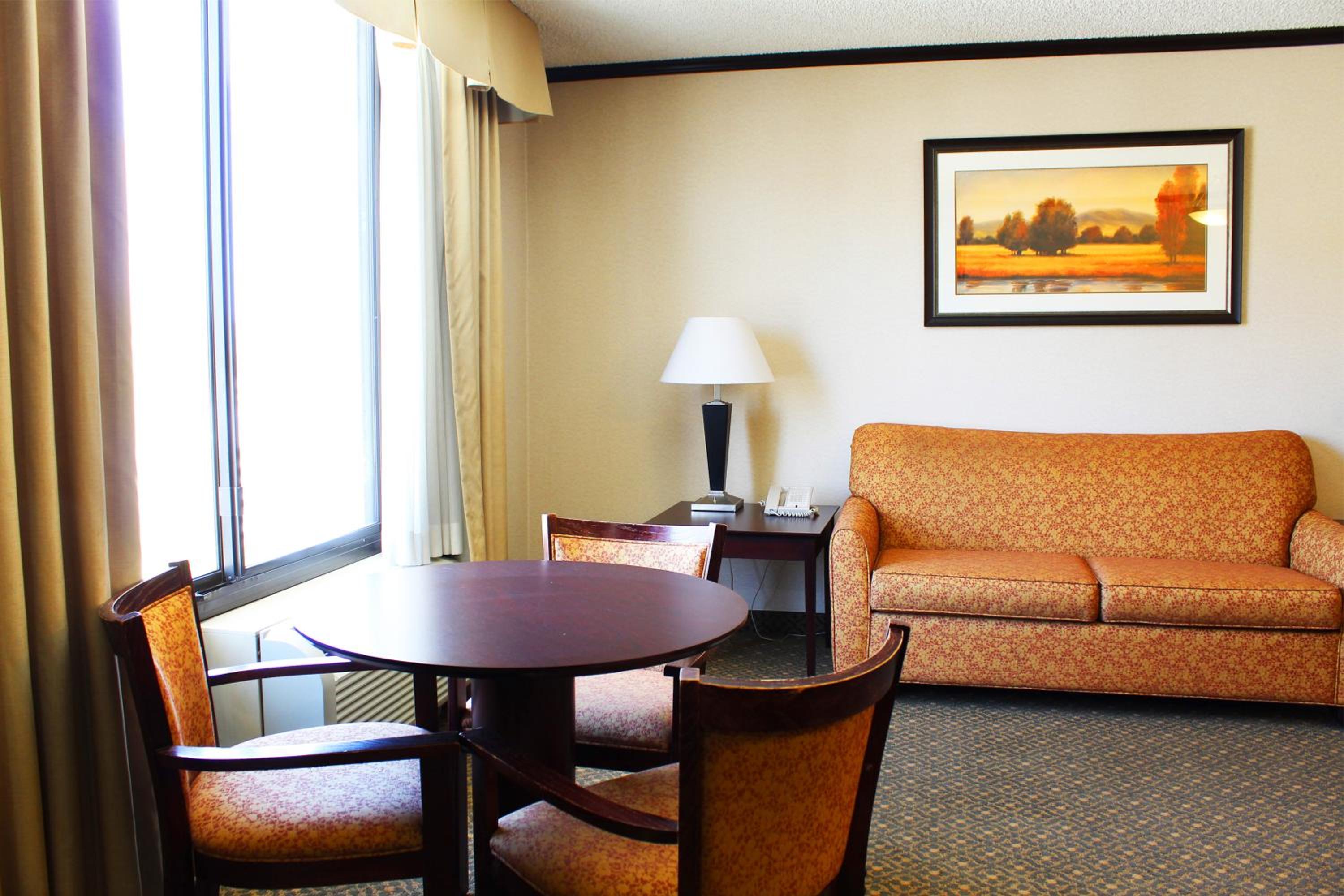 Suite Room, 1 King Bed with Sofa Bed - Photo 4