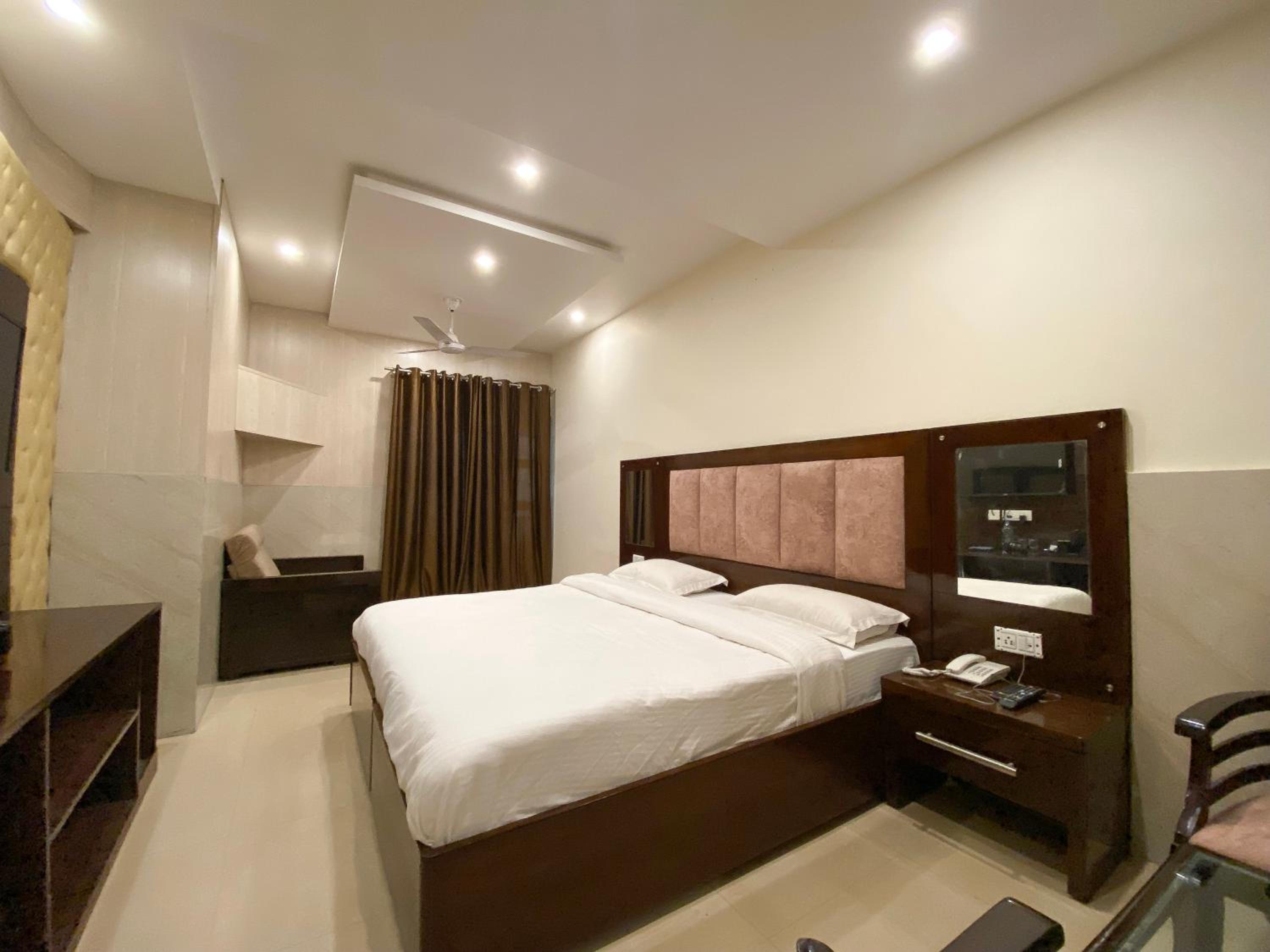 Deluxe King Room