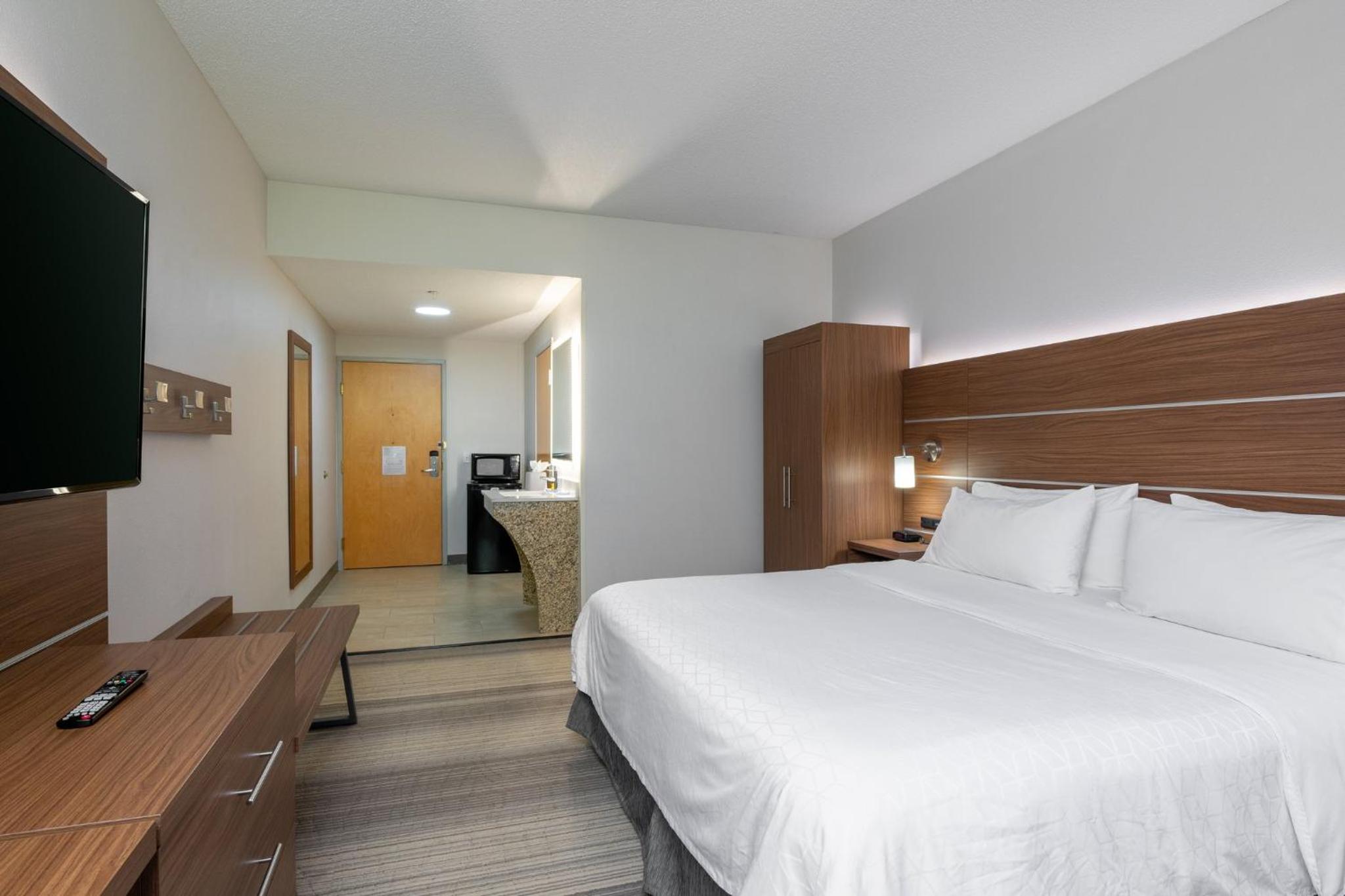 King Room - Mobility Access/Hearing Accessible - Photo 7