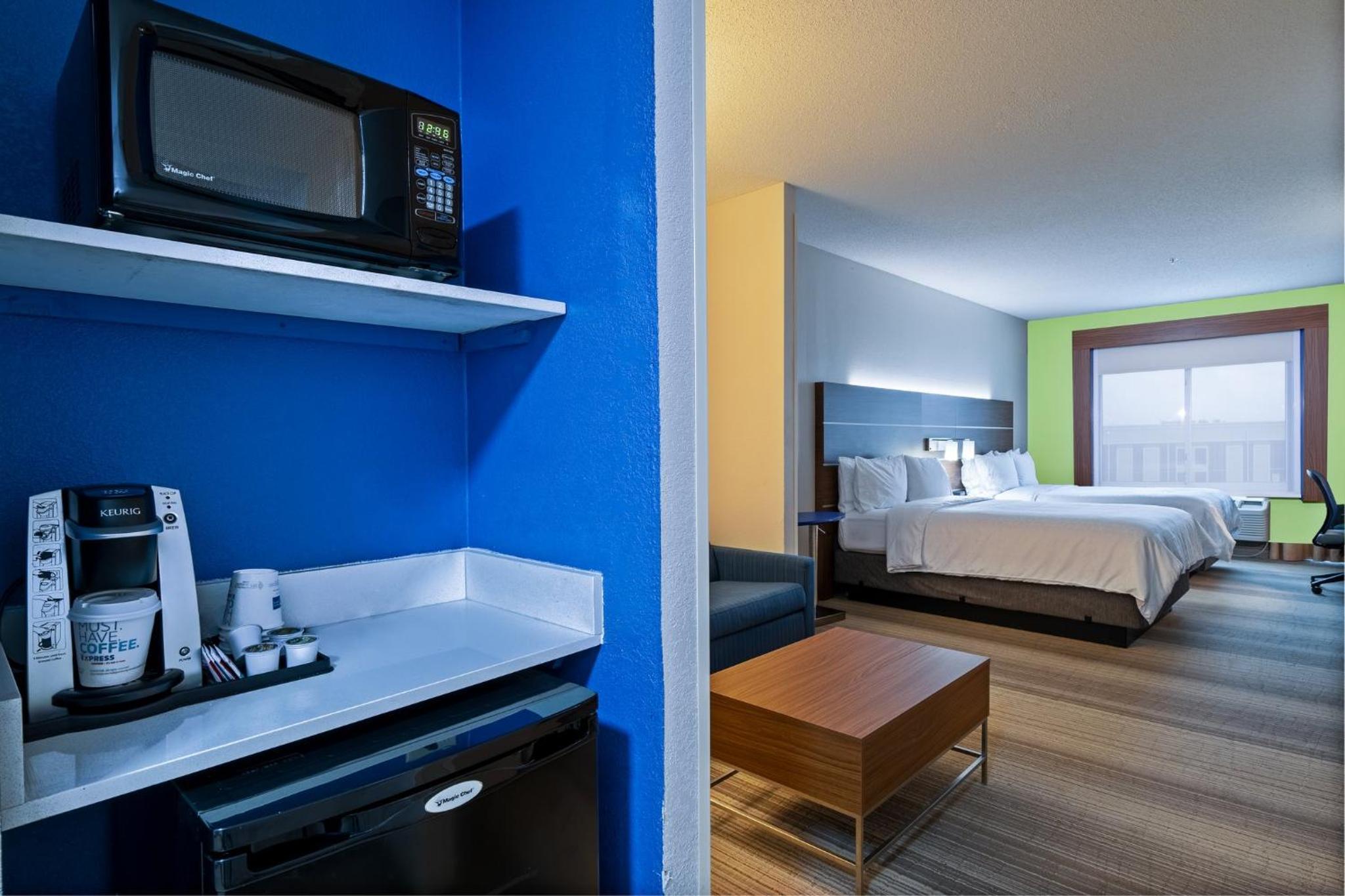 Queen Suite - Photo 2