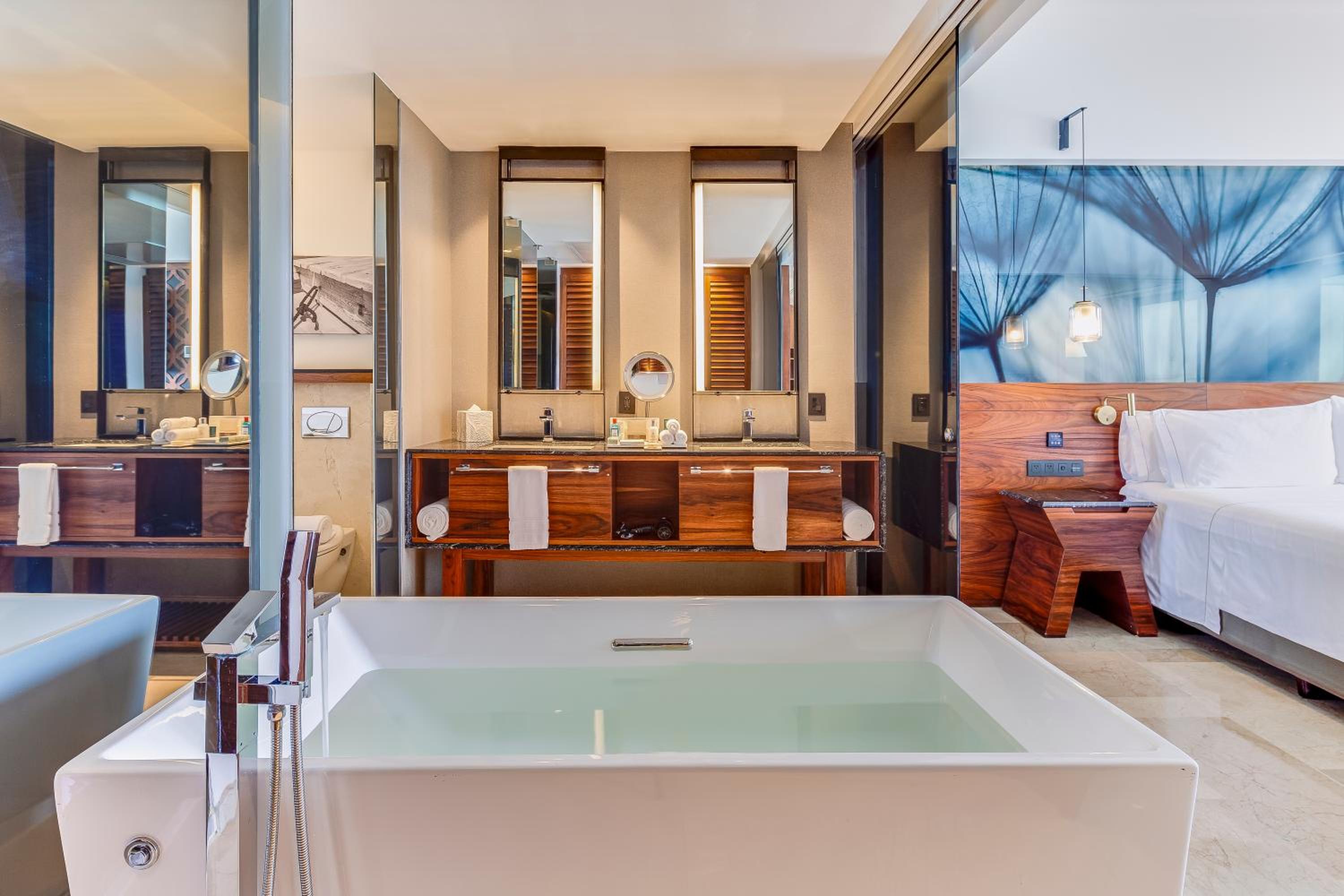Honeymoon Suite