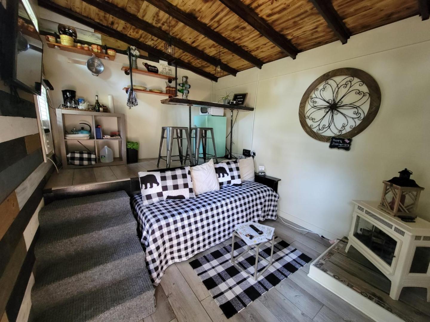 Cottage - Photo 1