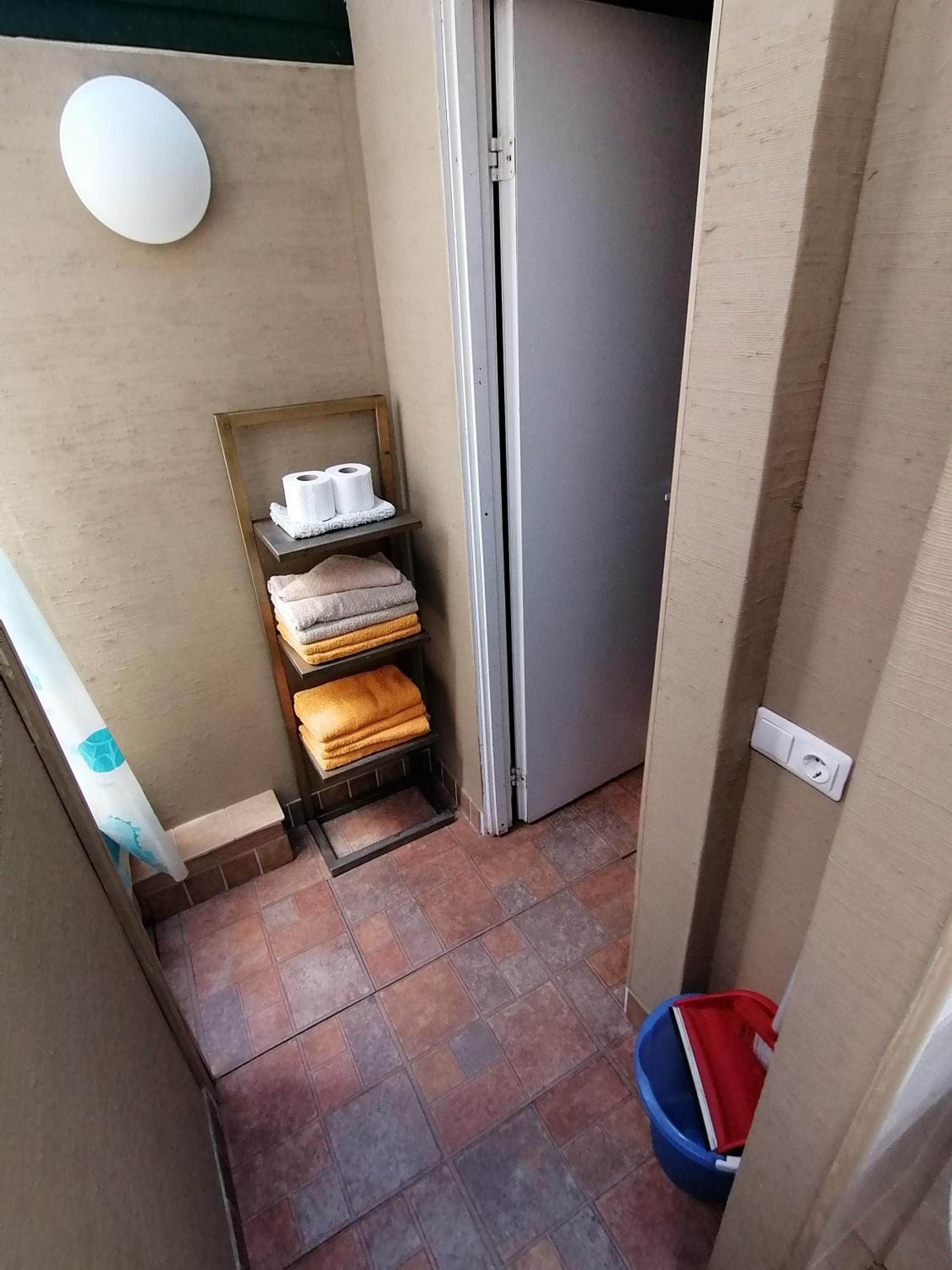 Apartment with Balcony - Photo 12