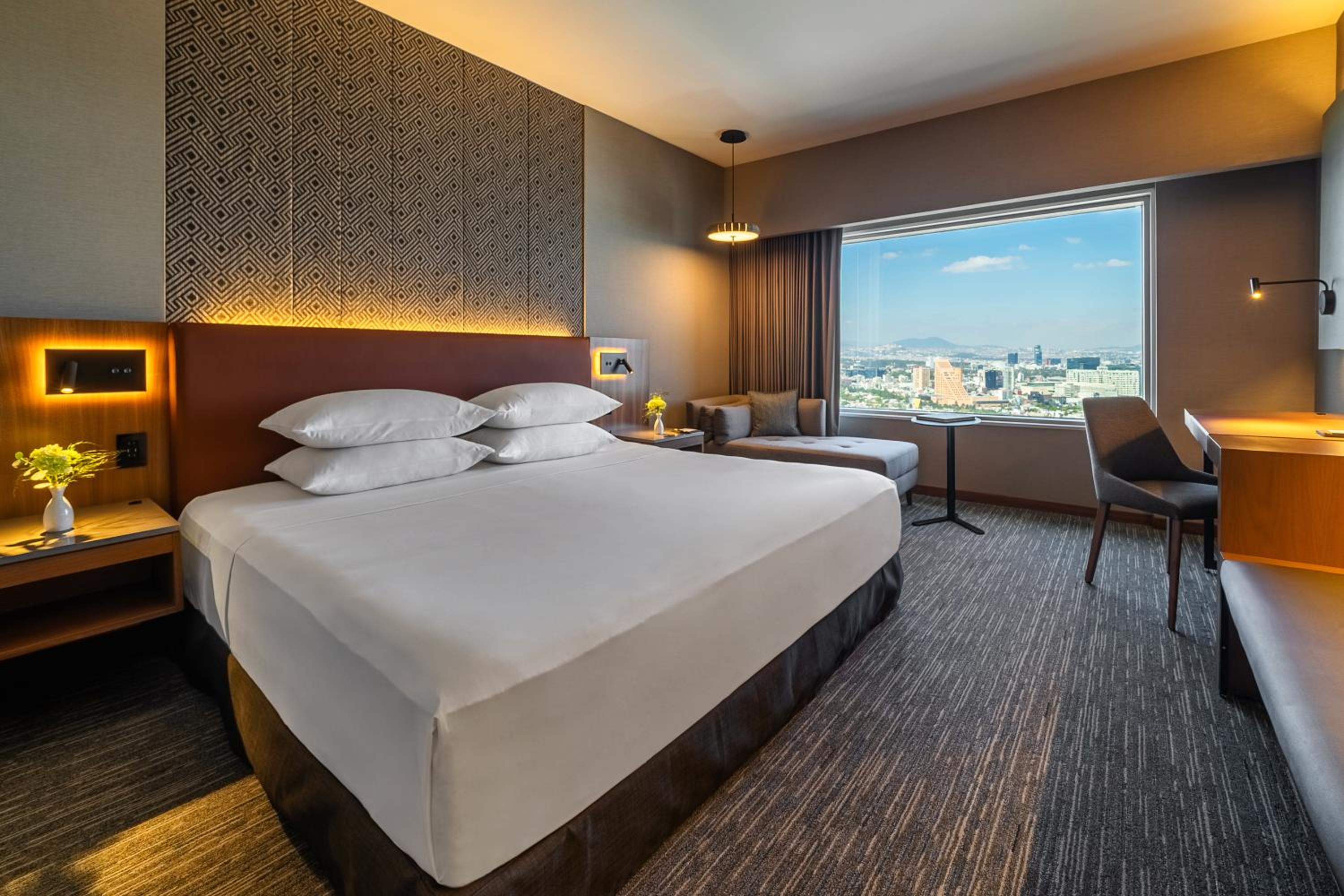 King Room with View - Photo 2