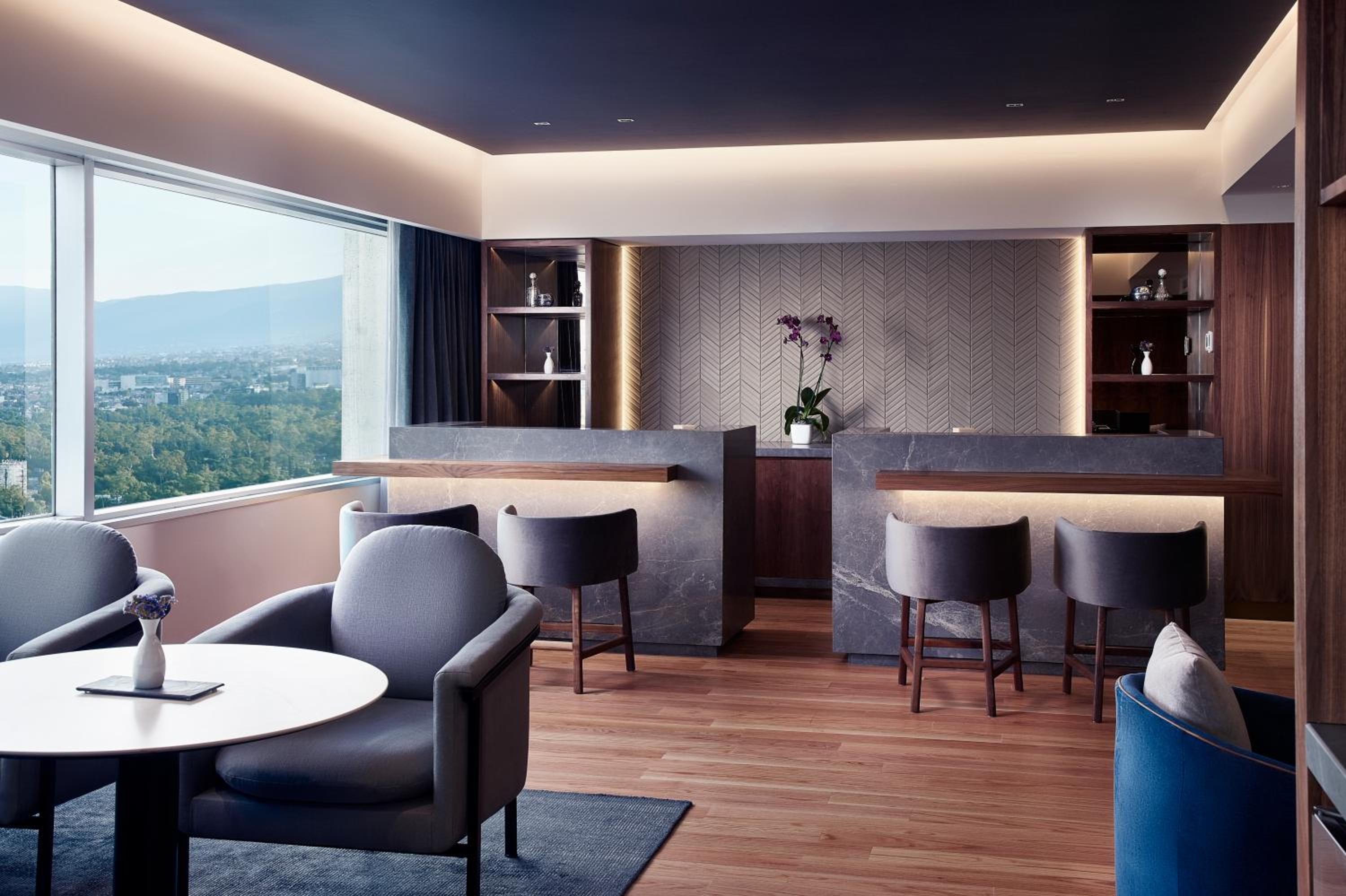 Regency Club King Room - Photo 3