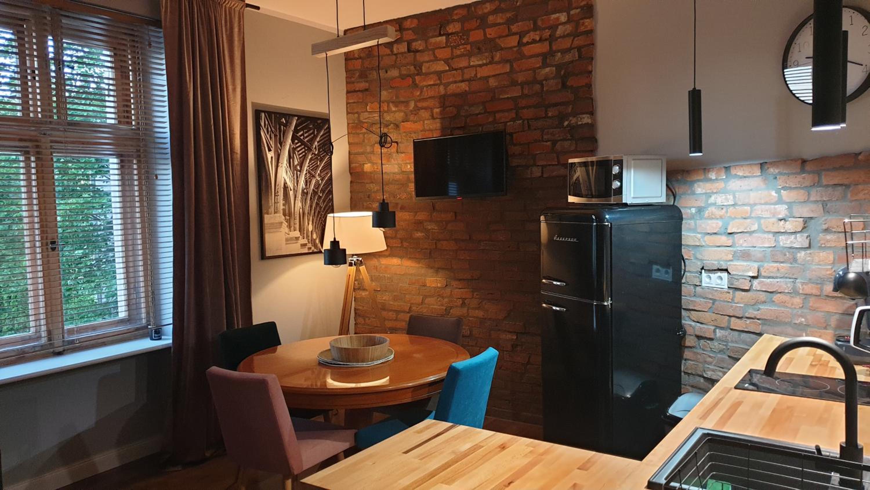One-Bedroom Apartment - Photo 1