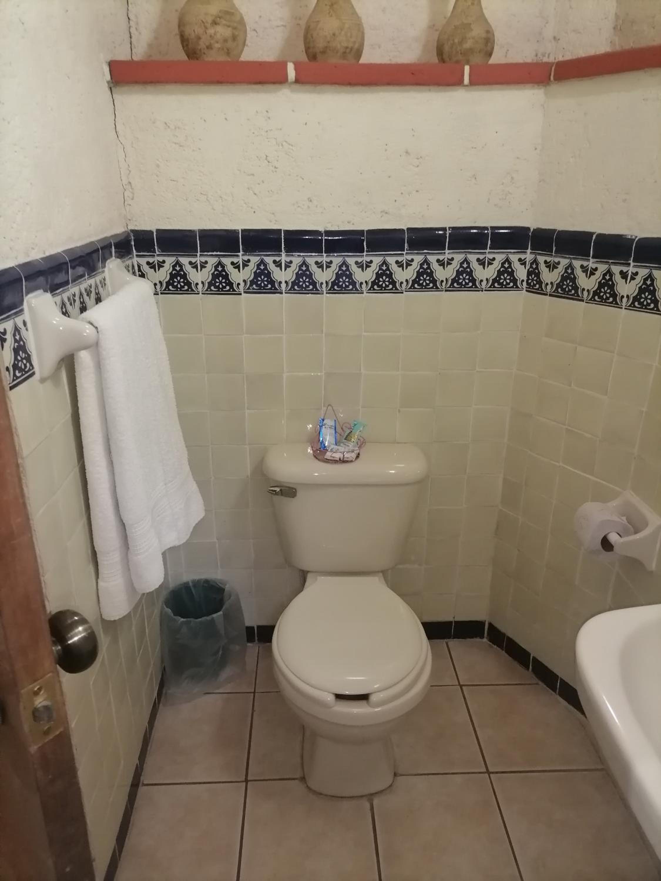 Standard Double Room - Photo 9
