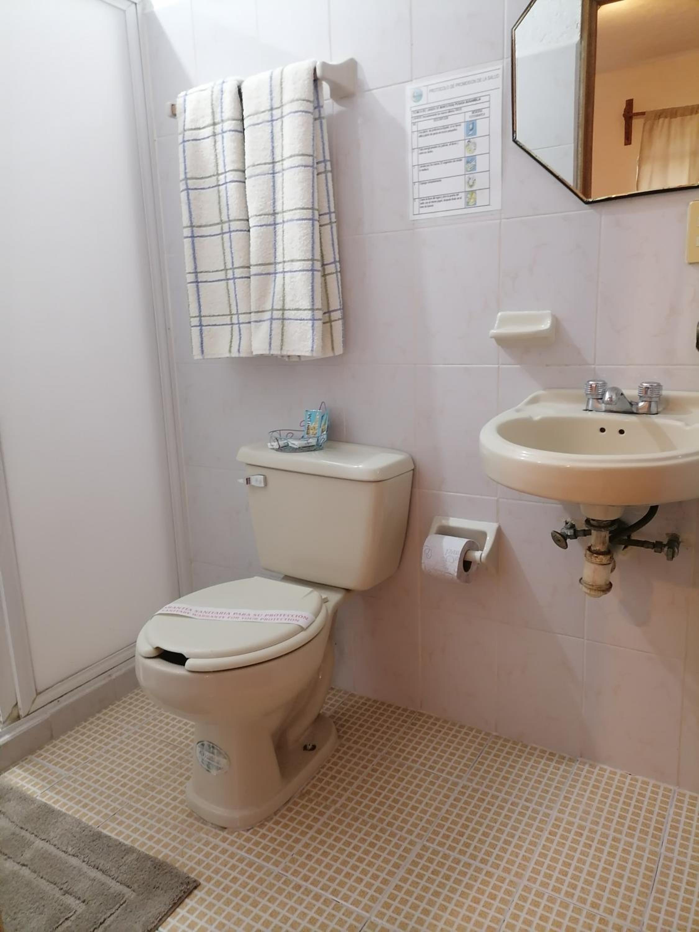Standard King Room - Photo 5