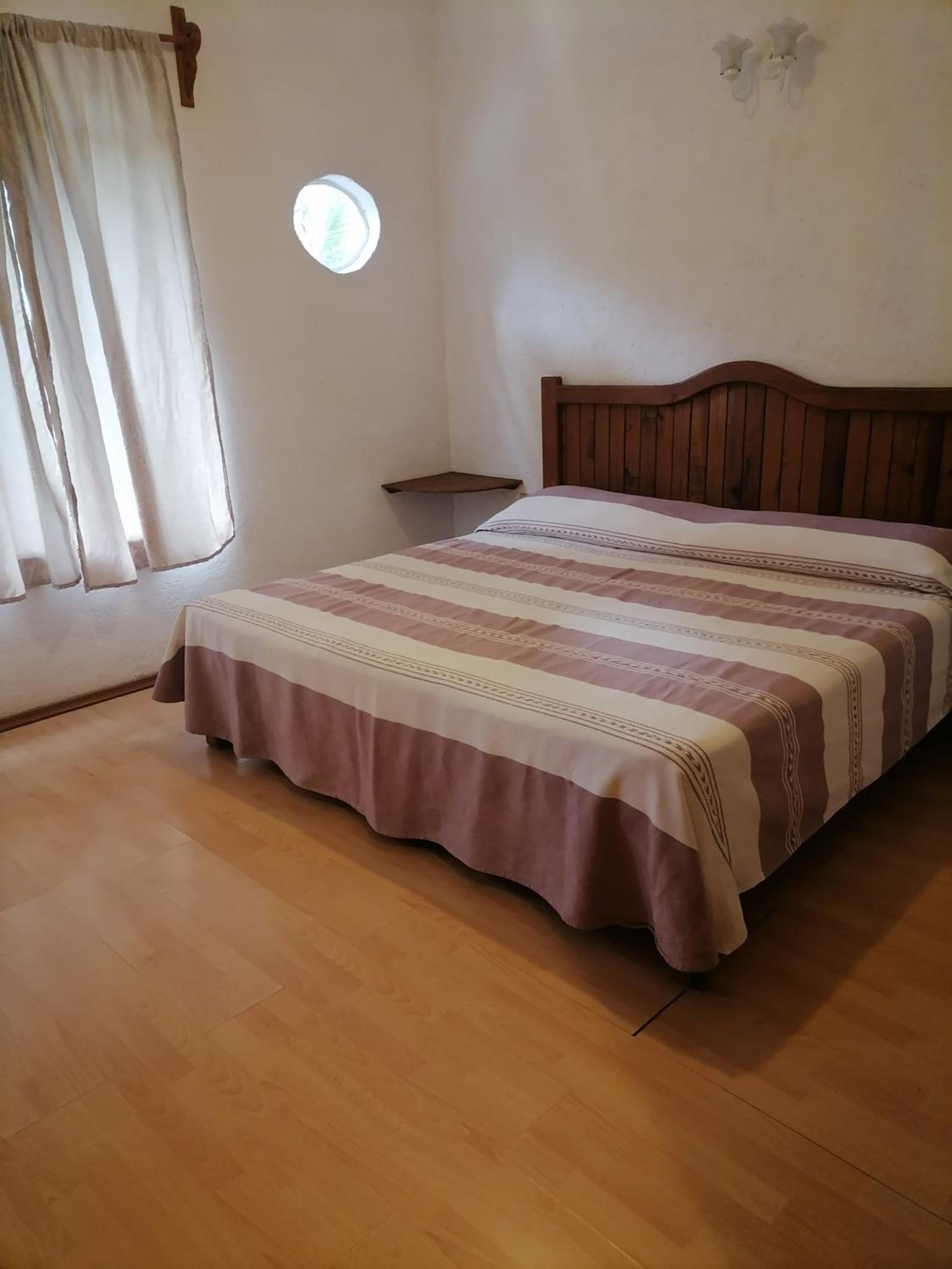 Standard King Room - Photo 7