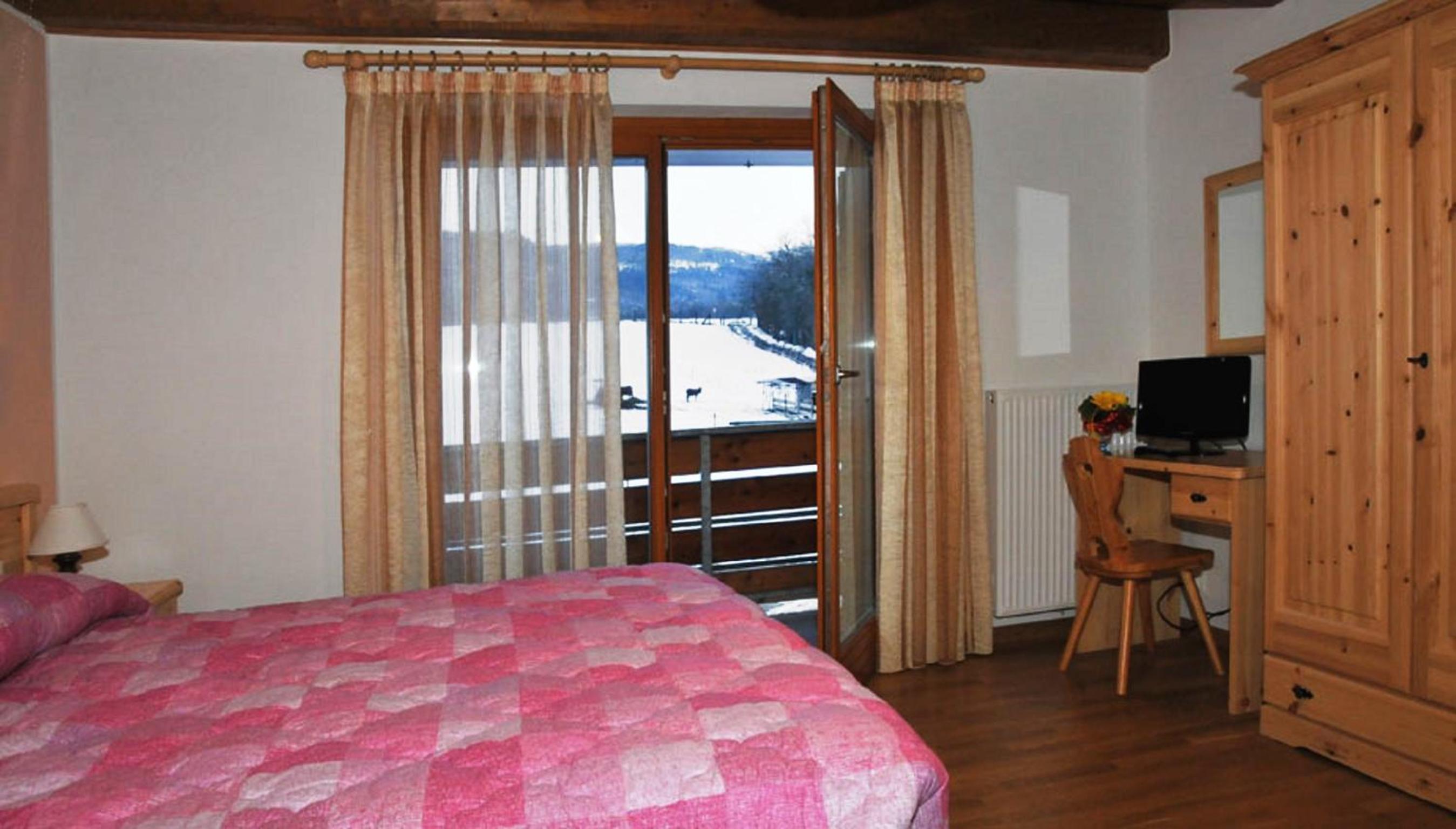 Double or Twin Room with Mountain View - Photo 4