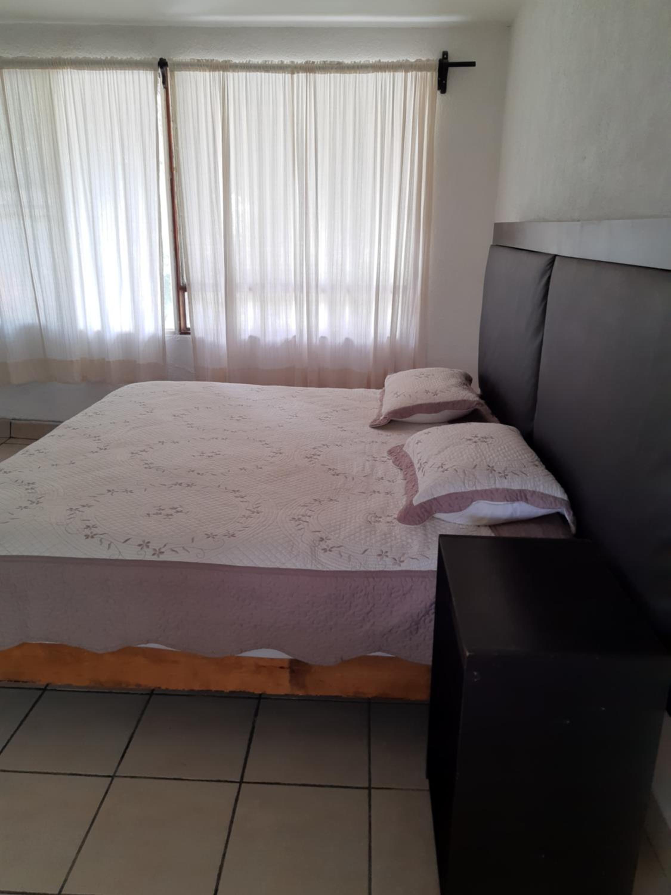 Standard King Room - Photo 4