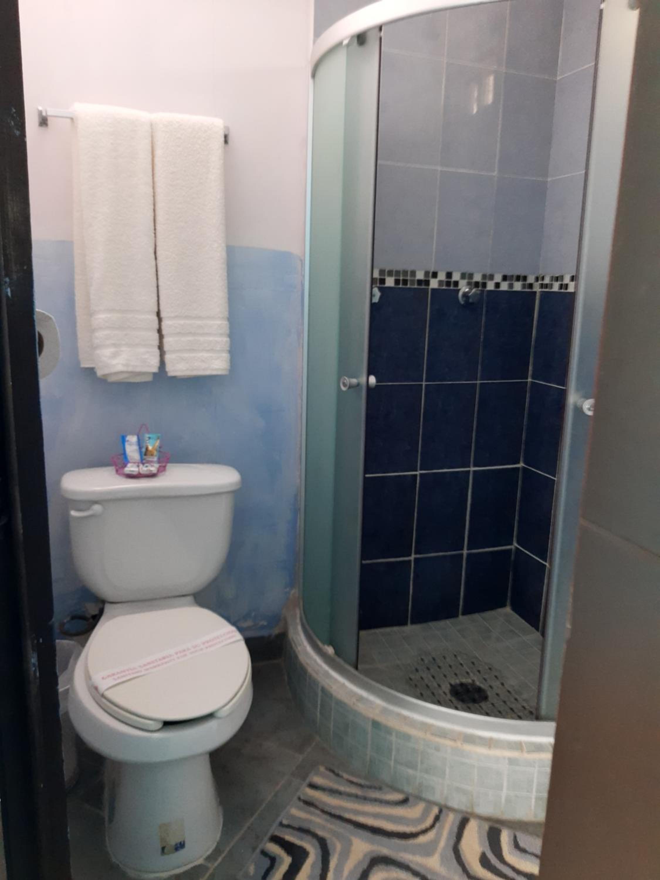 Standard King Room - Photo 10