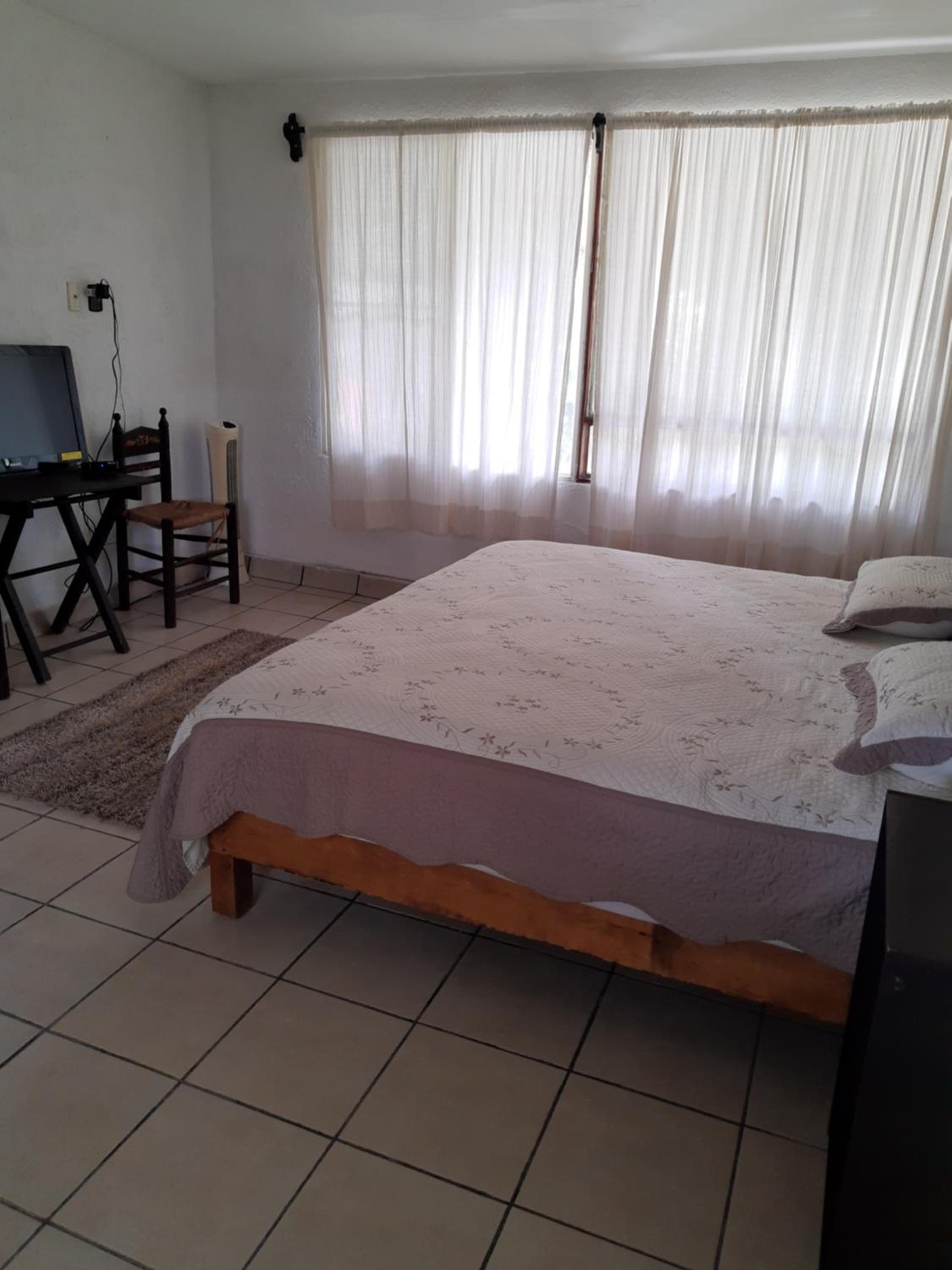 Standard King Room - Photo 6