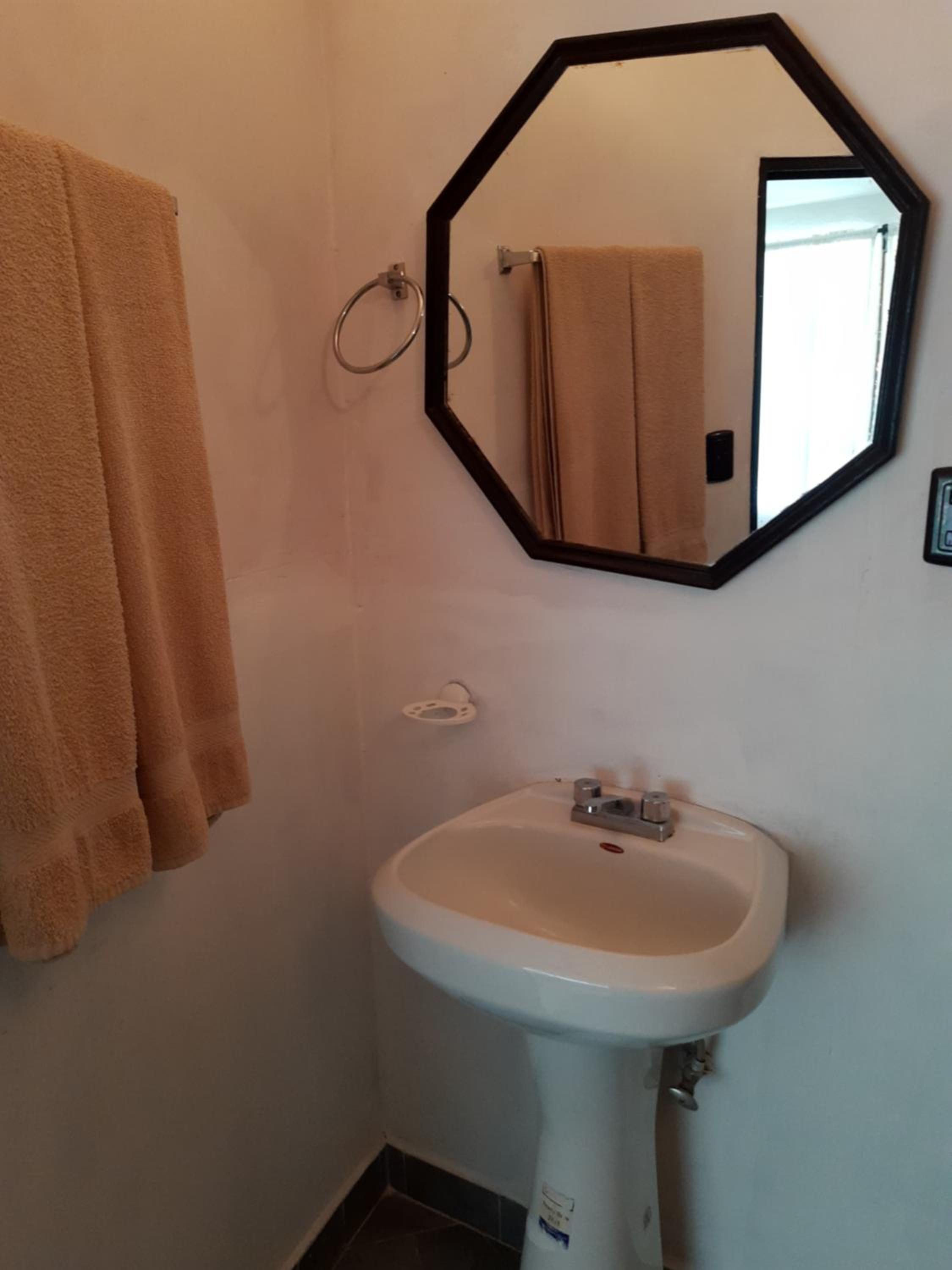 Standard King Room - Photo 11