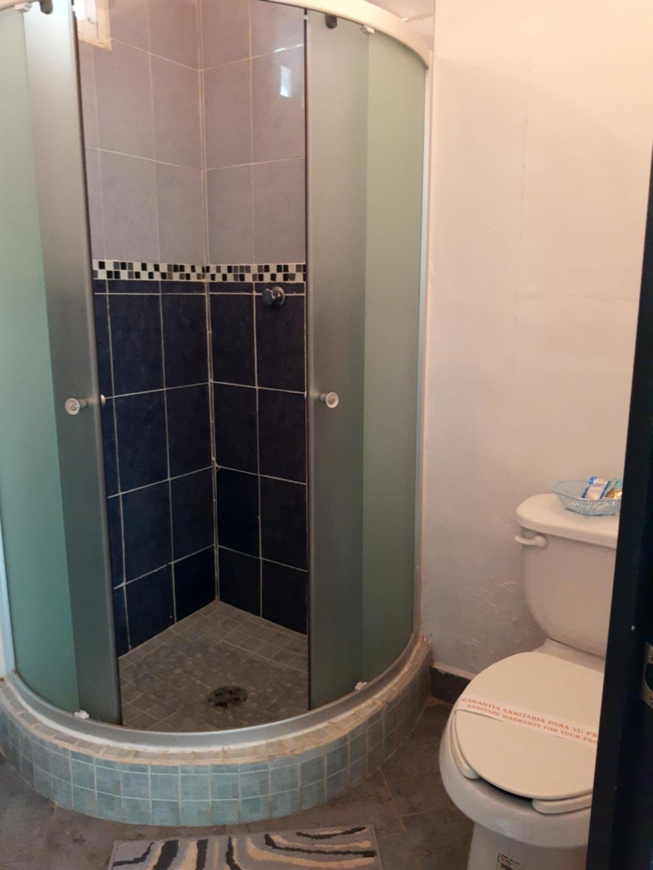 Standard King Room - Photo 12