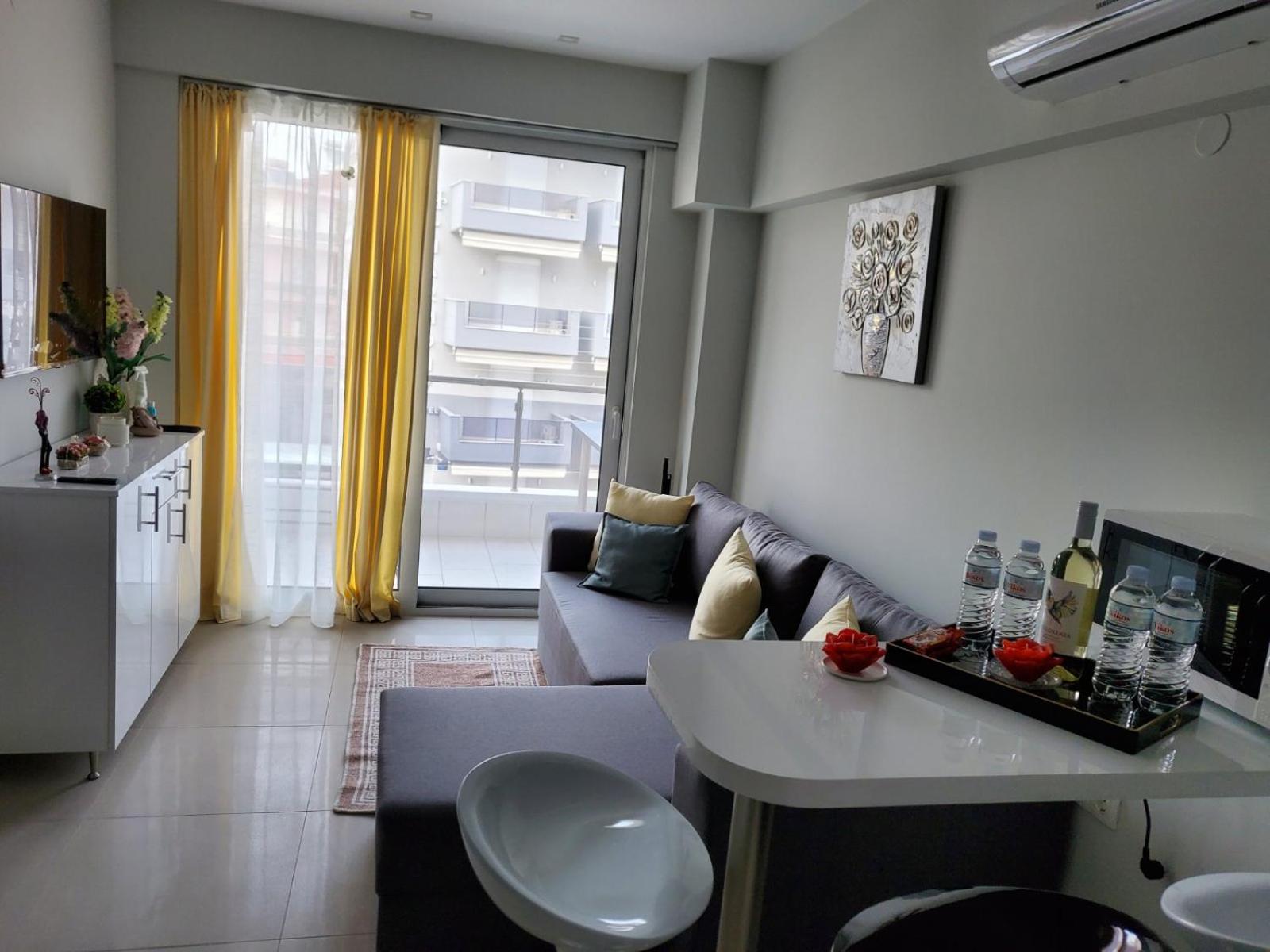 Apartment with Pool View 