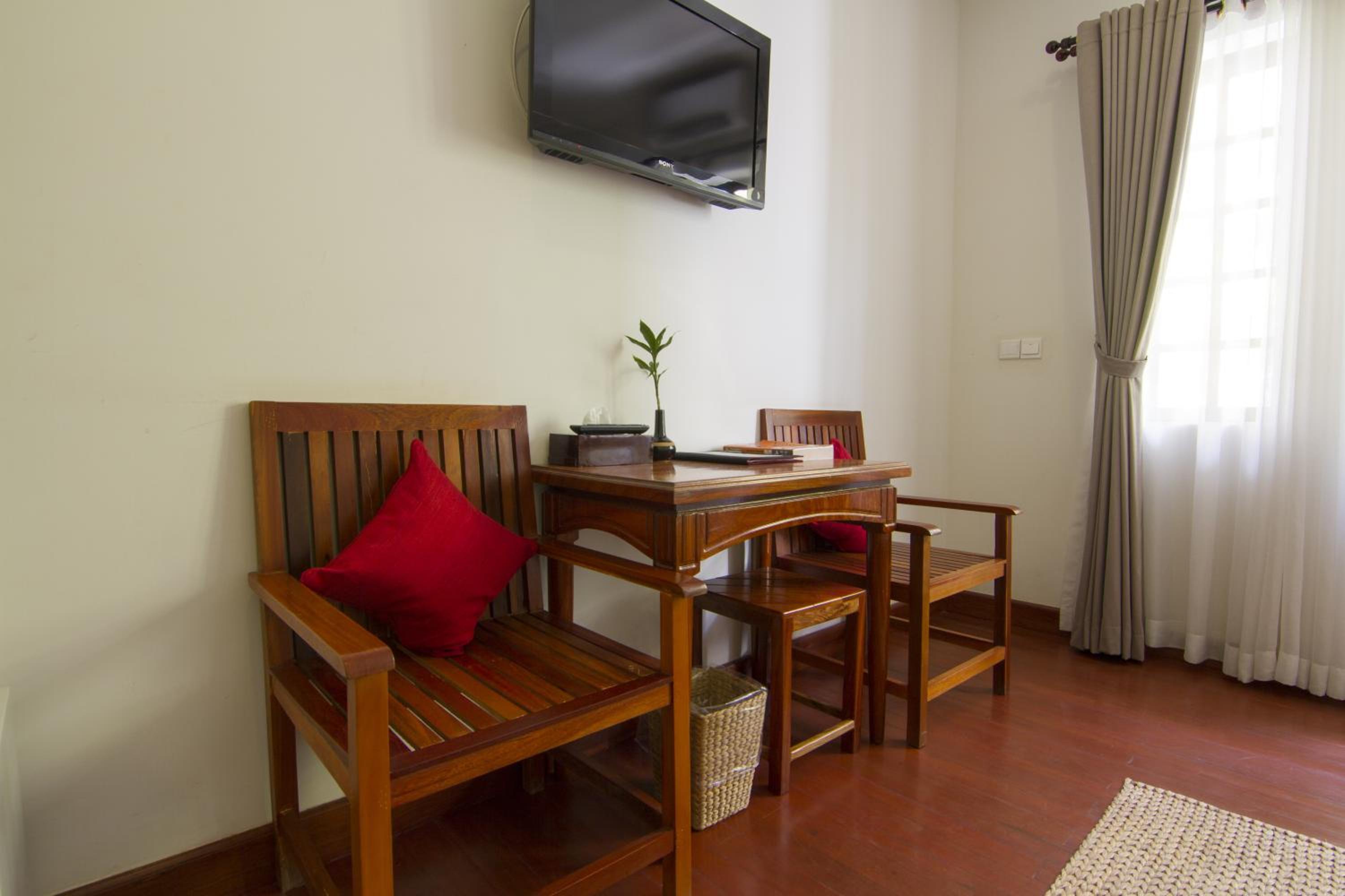 Deluxe Double Room with Balcony - Photo 6