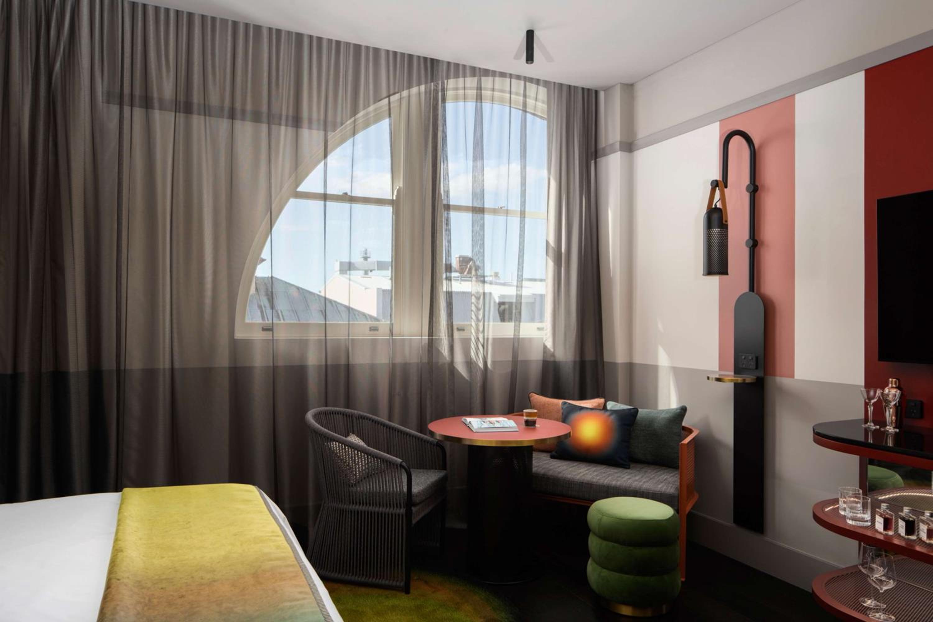 Deluxe King Room - Photo 12