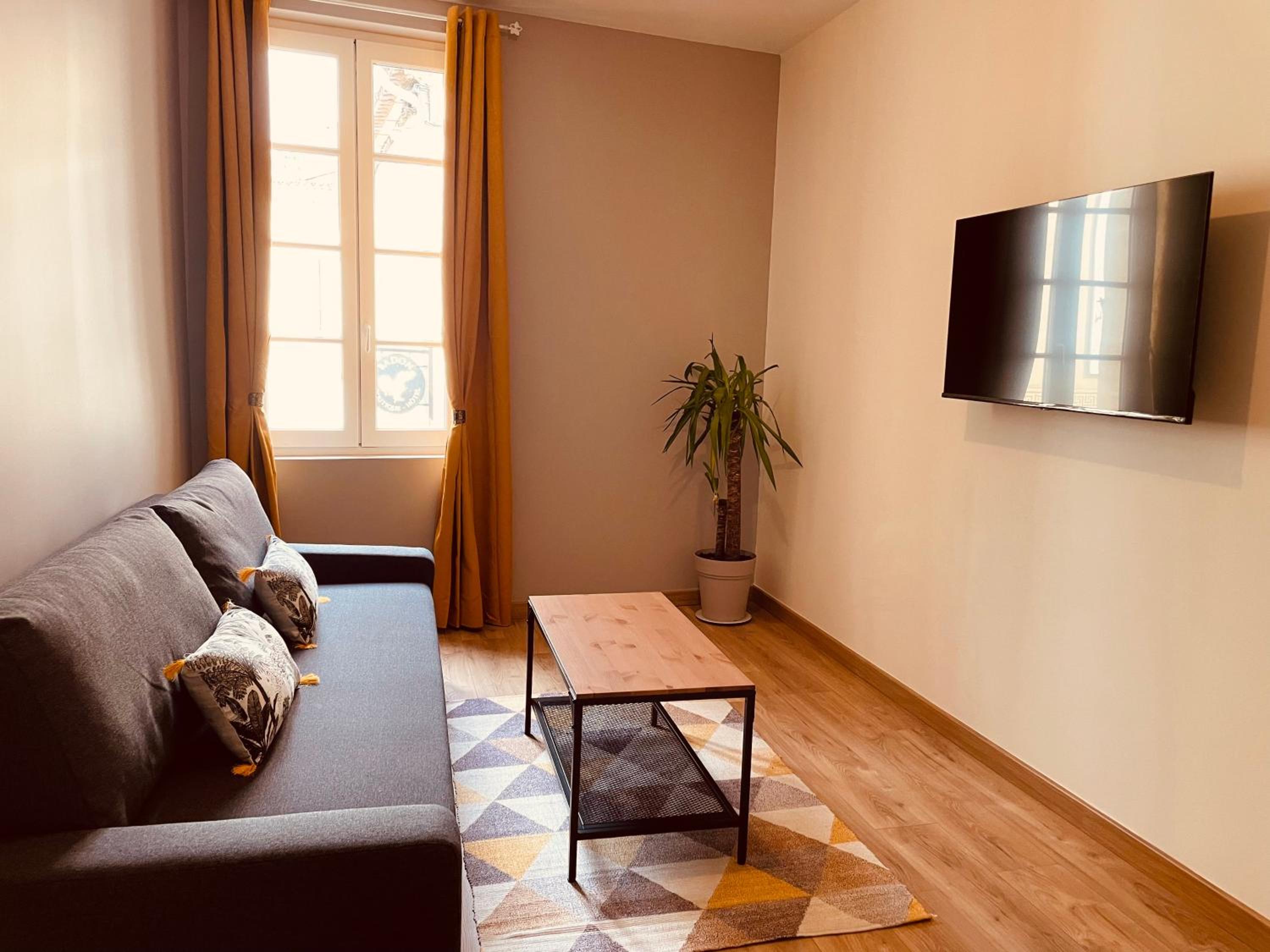 Deluxe Apartment - Photo 1