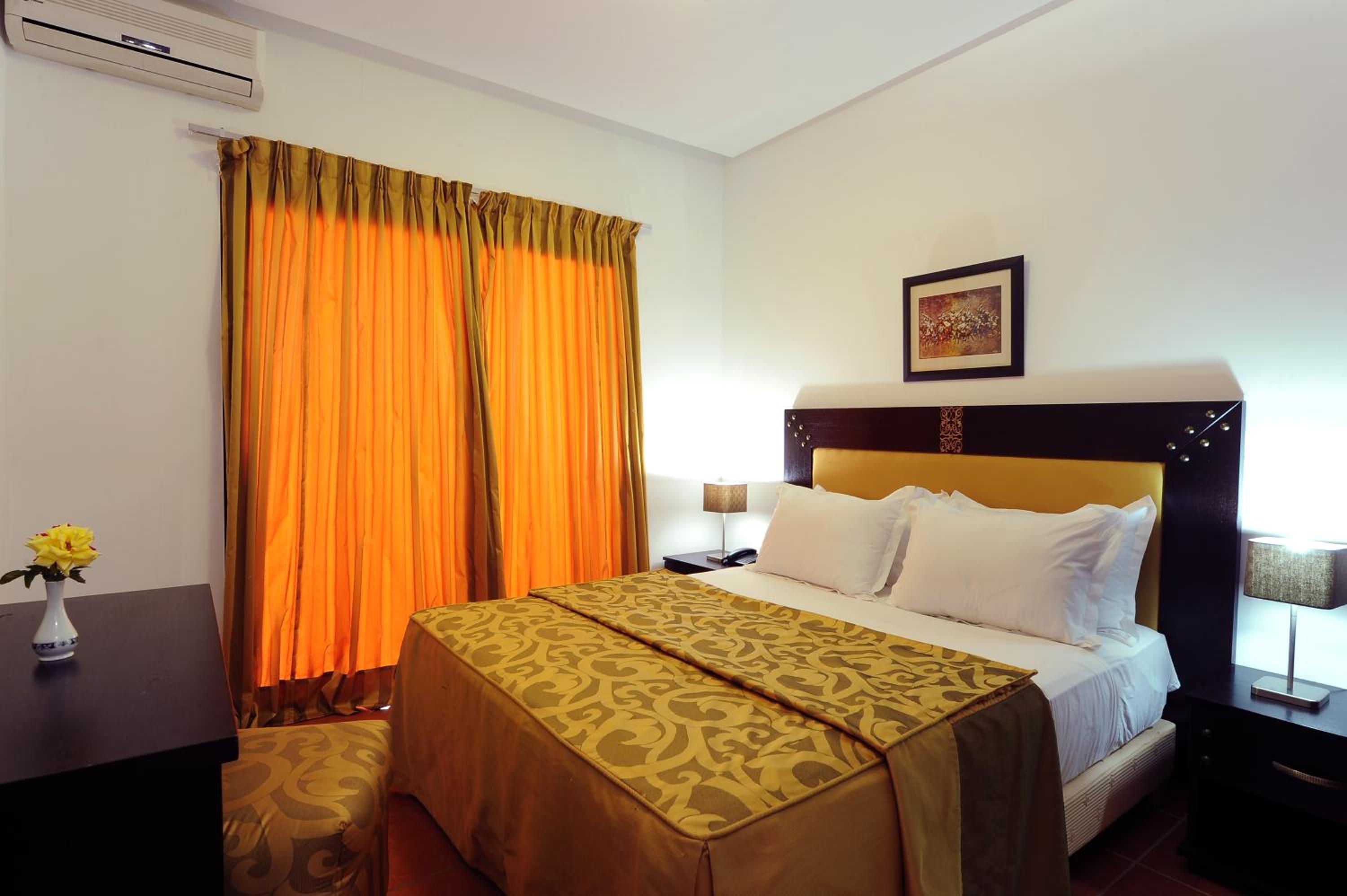 Chalet (4 Adults) - Photo 3