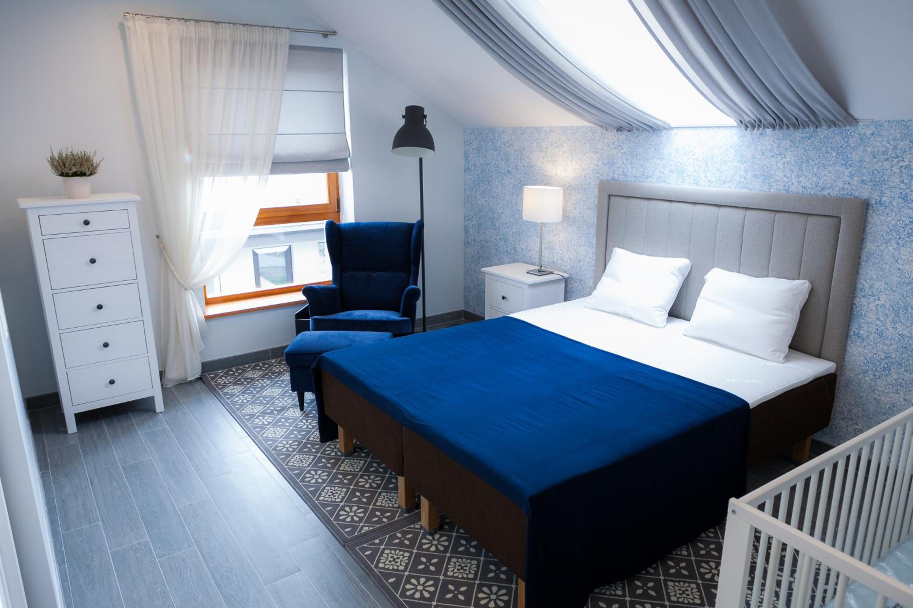 Two-Bedroom Apartment with Air Conditioner (6 Adults) - Photo 3