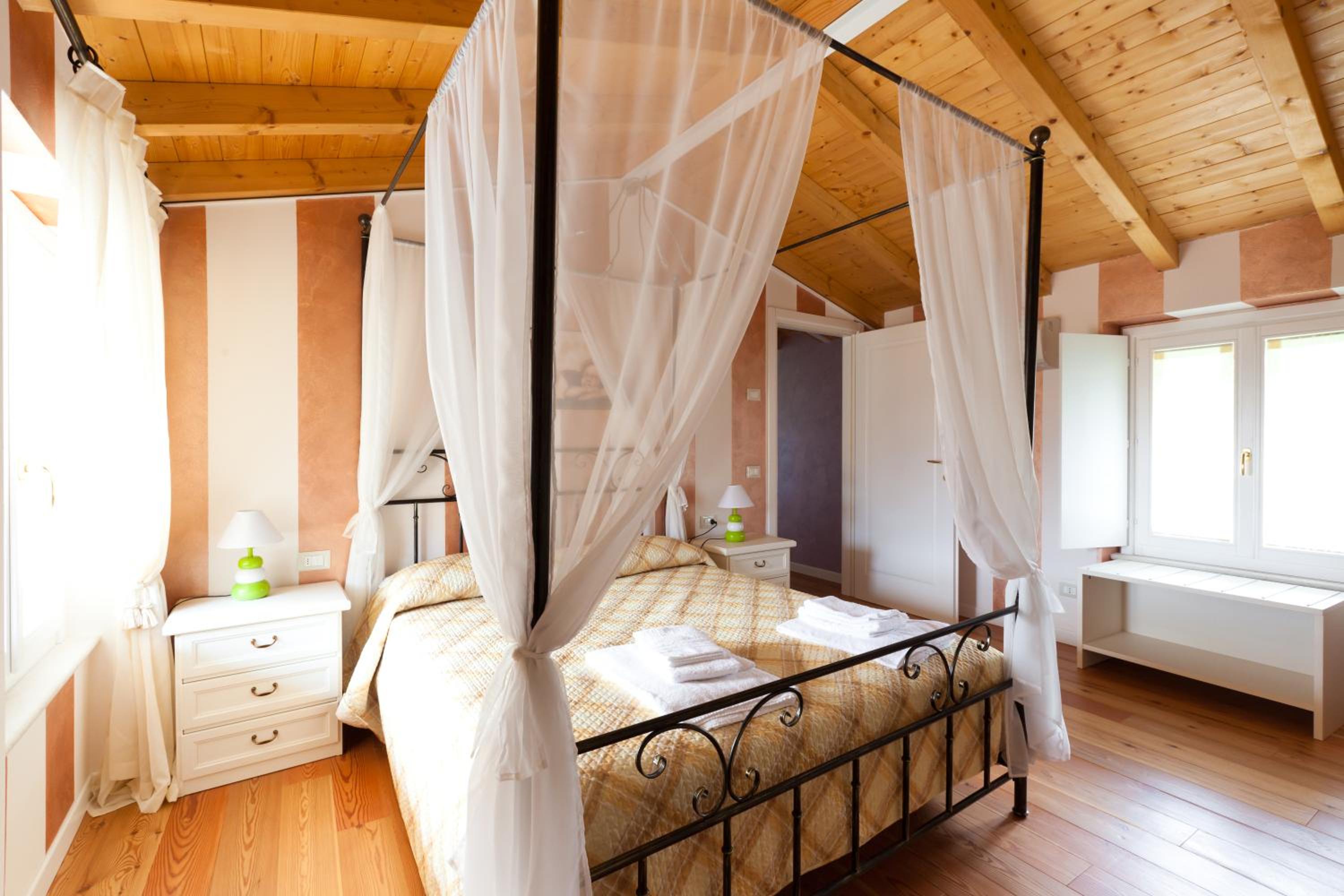 Large Two-Bedroom Apartment with Lake View photo 1