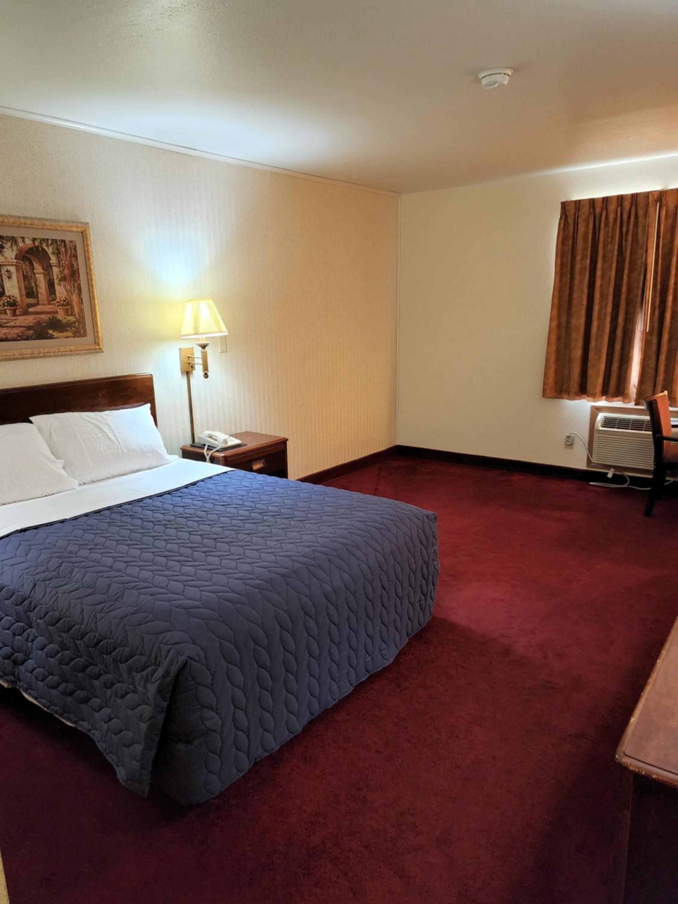 Queen Room - Non-Smoking - Photo 2
