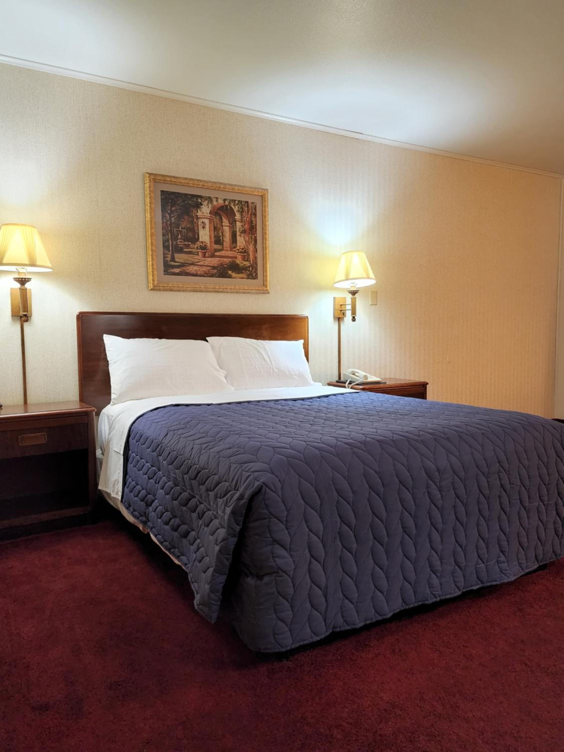 Queen Room - Non-Smoking - Photo 3