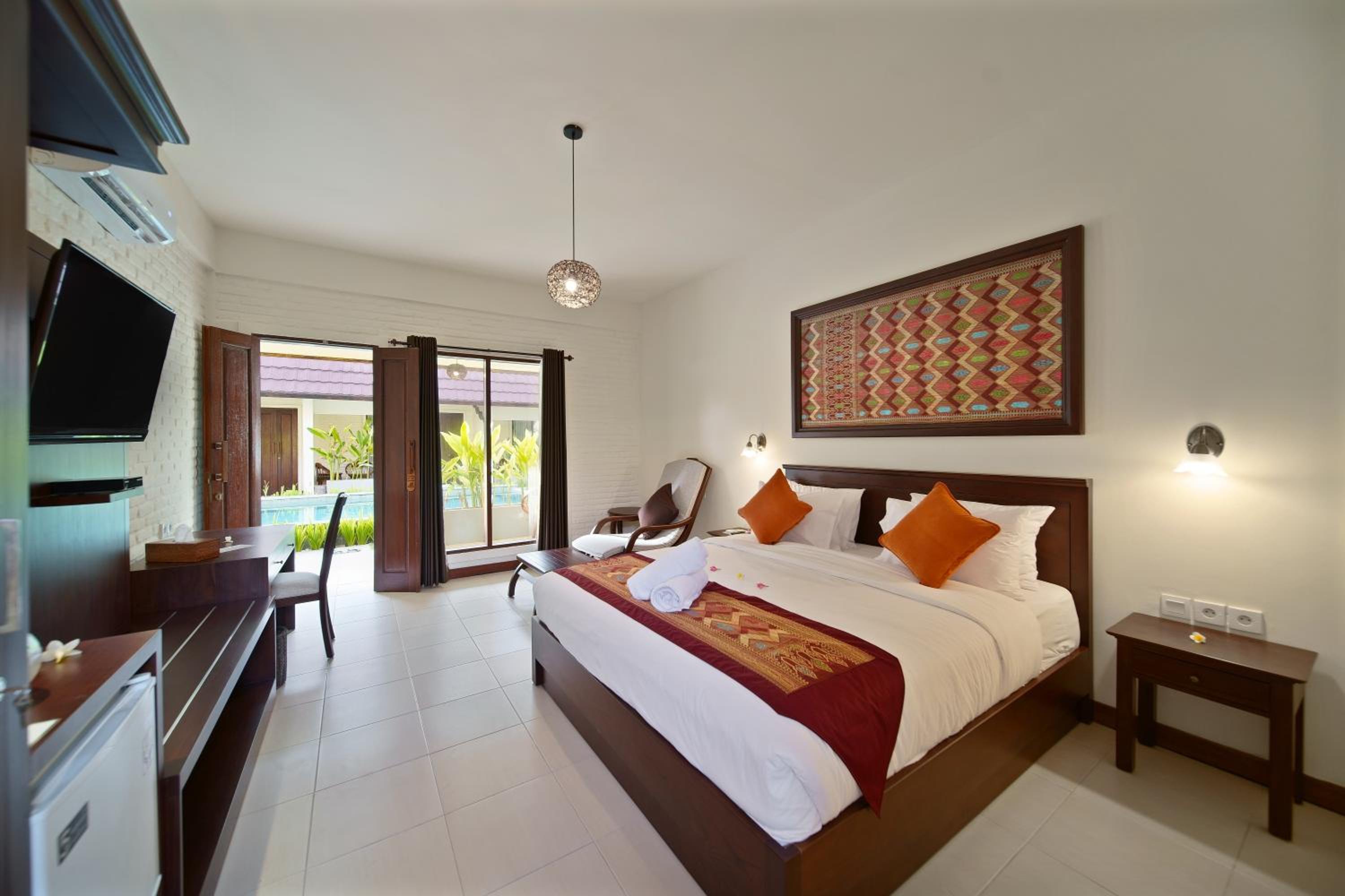 King Room with Pool View - Photo 1