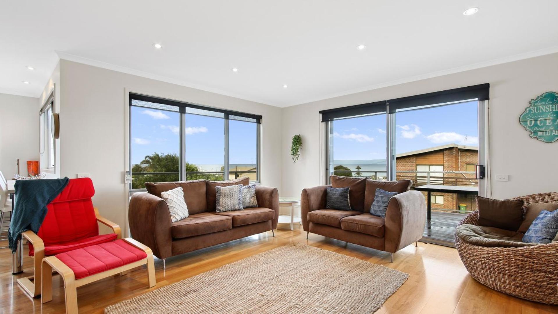 Six-Bedroom House photo 1