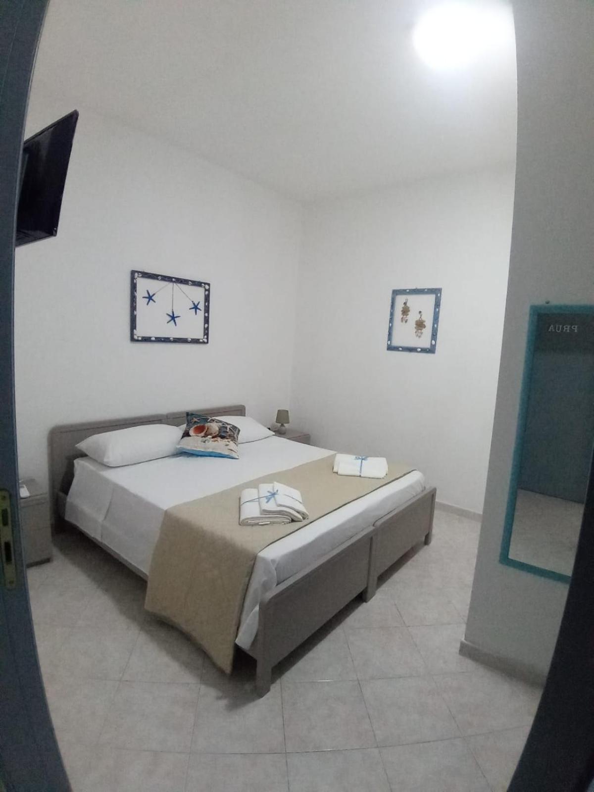 Large Double Room - Photo 1