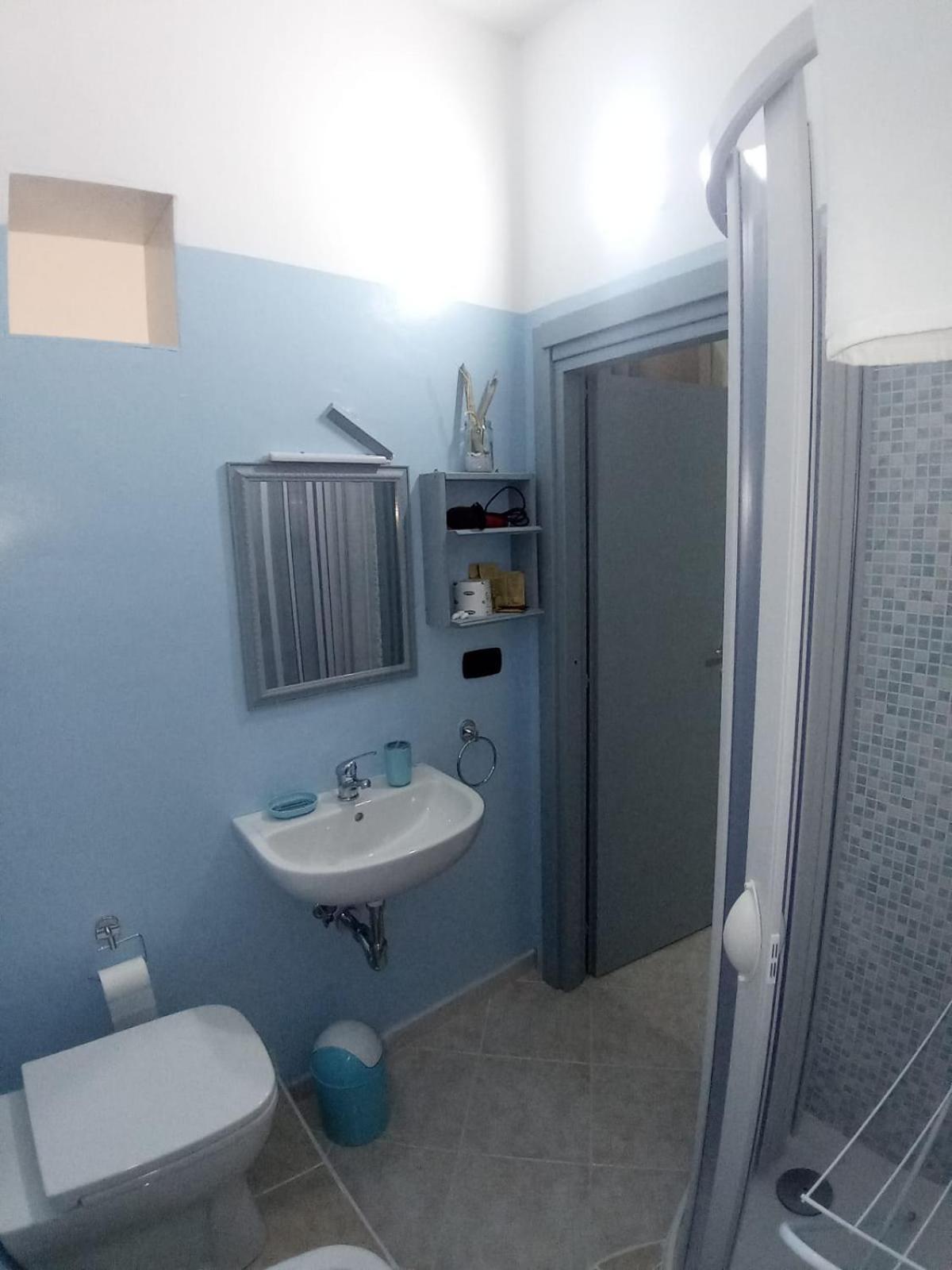 Large Double Room - Photo 6