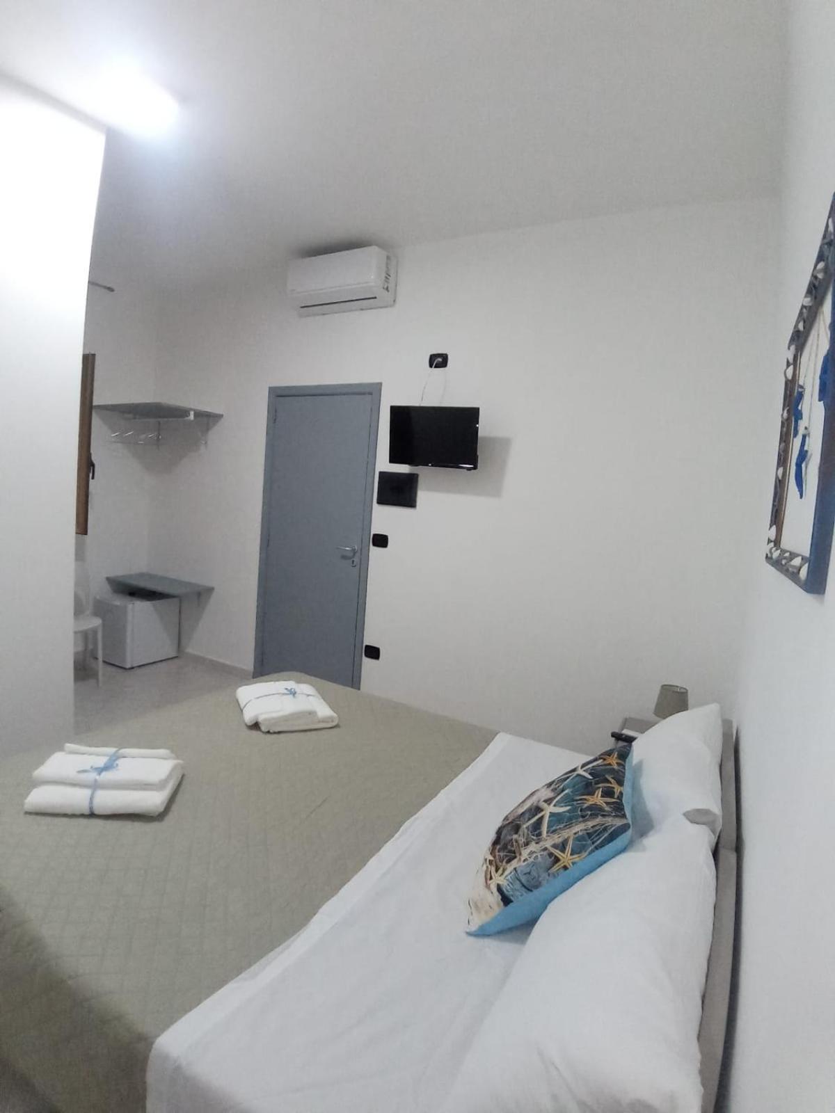 Large Double Room - Photo 7