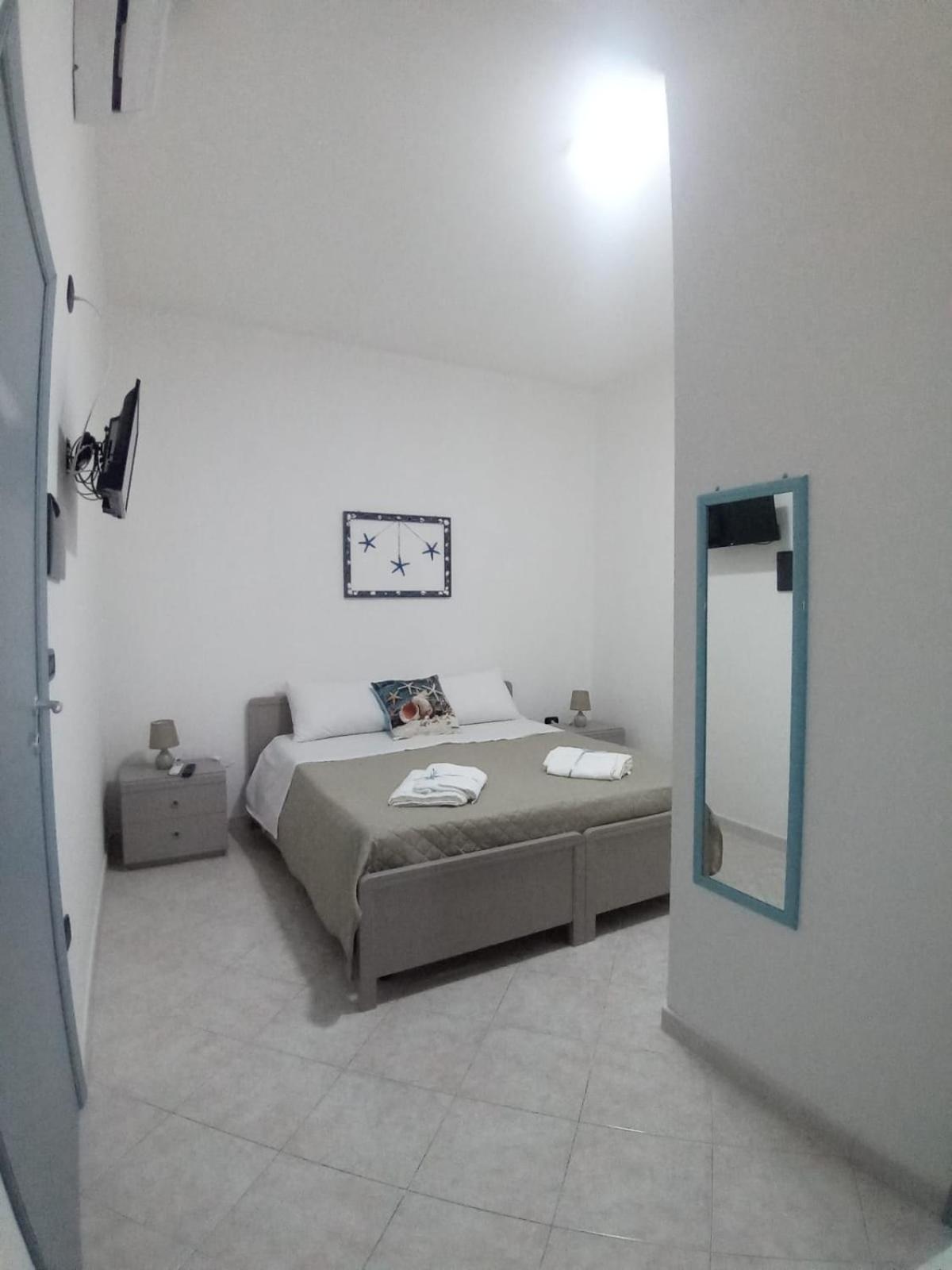 Large Double Room - Photo 8